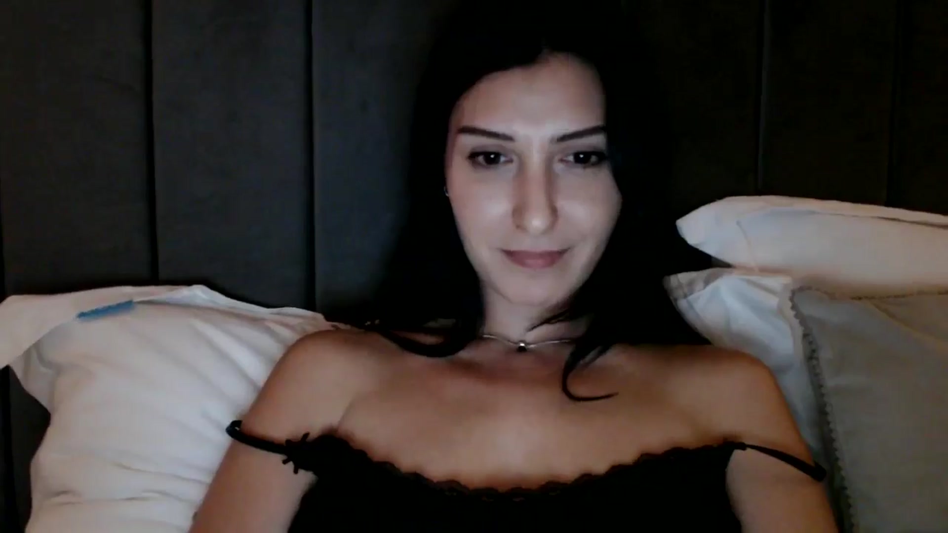 Gallery image thumbnail from Yara_77's myfreecams stream on, 11/05/2025, 18:32 image 16 of 20