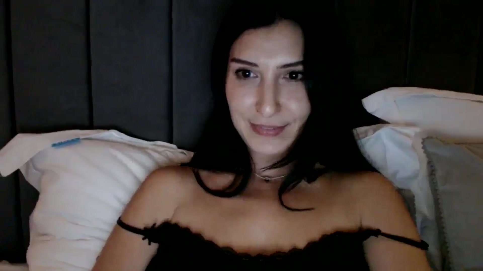 Gallery image thumbnail from Yara_77's myfreecams stream on, 11/05/2025, 18:32 image 19 of 20