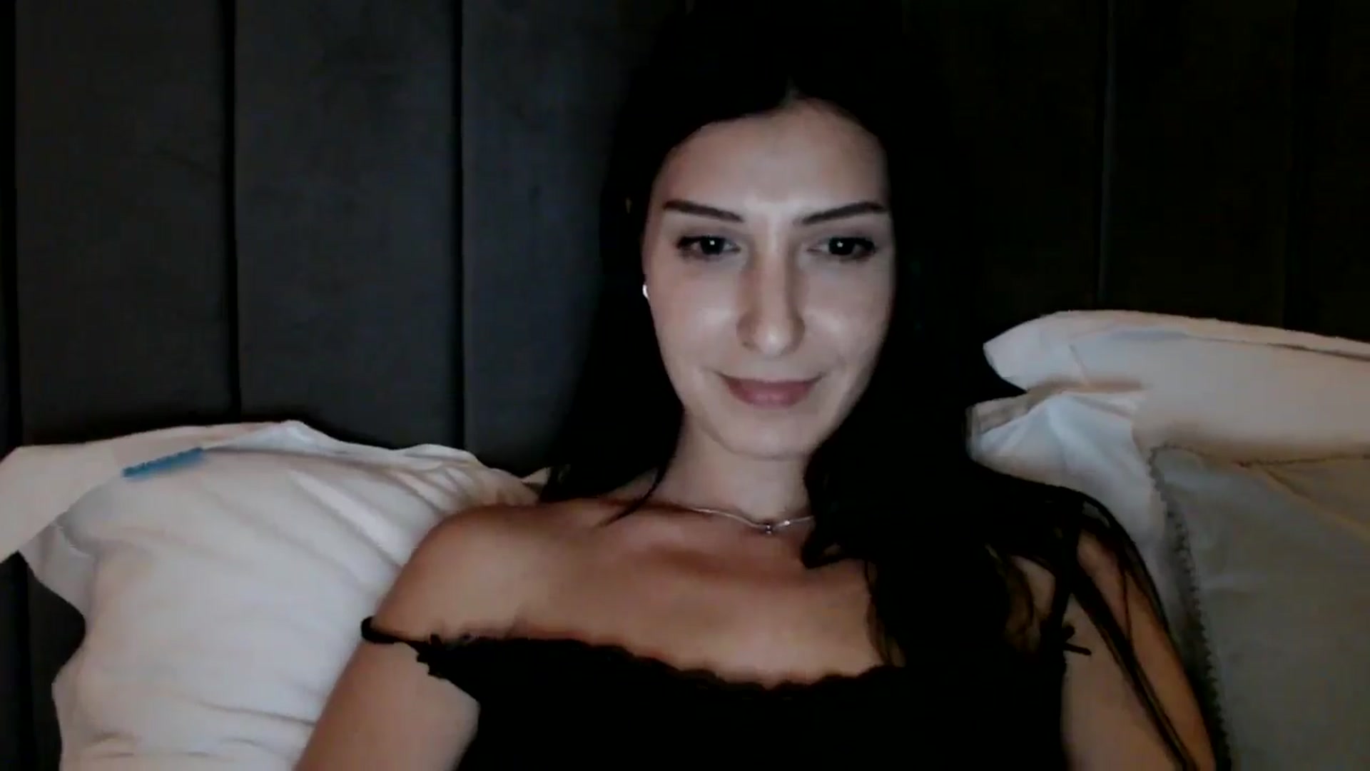 Gallery image thumbnail from Yara_77's myfreecams stream on, 11/05/2025, 18:32 image 13 of 20