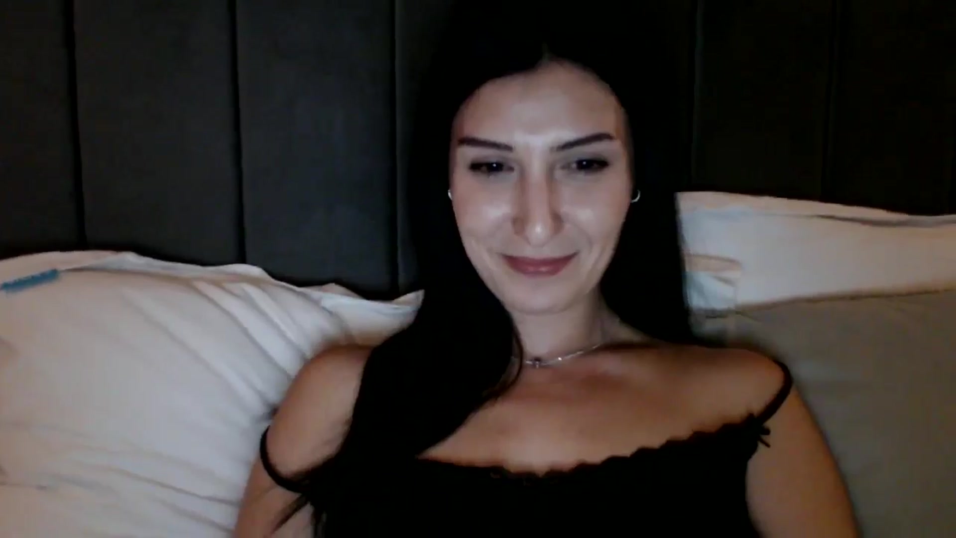 Gallery image thumbnail from Yara_77's myfreecams stream on, 11/05/2025, 18:32 image 5 of 20