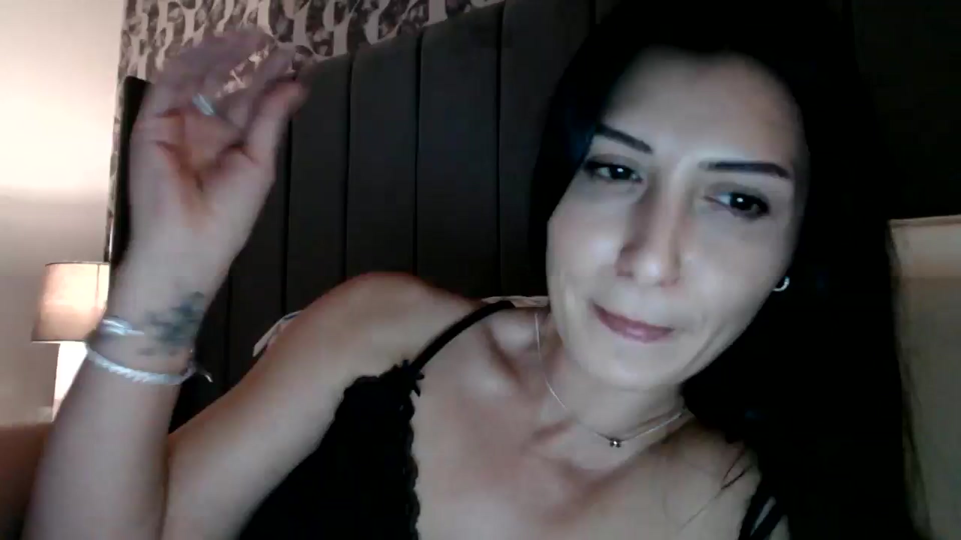 Gallery image thumbnail from Yara_77's myfreecams stream on, 11/05/2025, 18:32 image 9 of 20