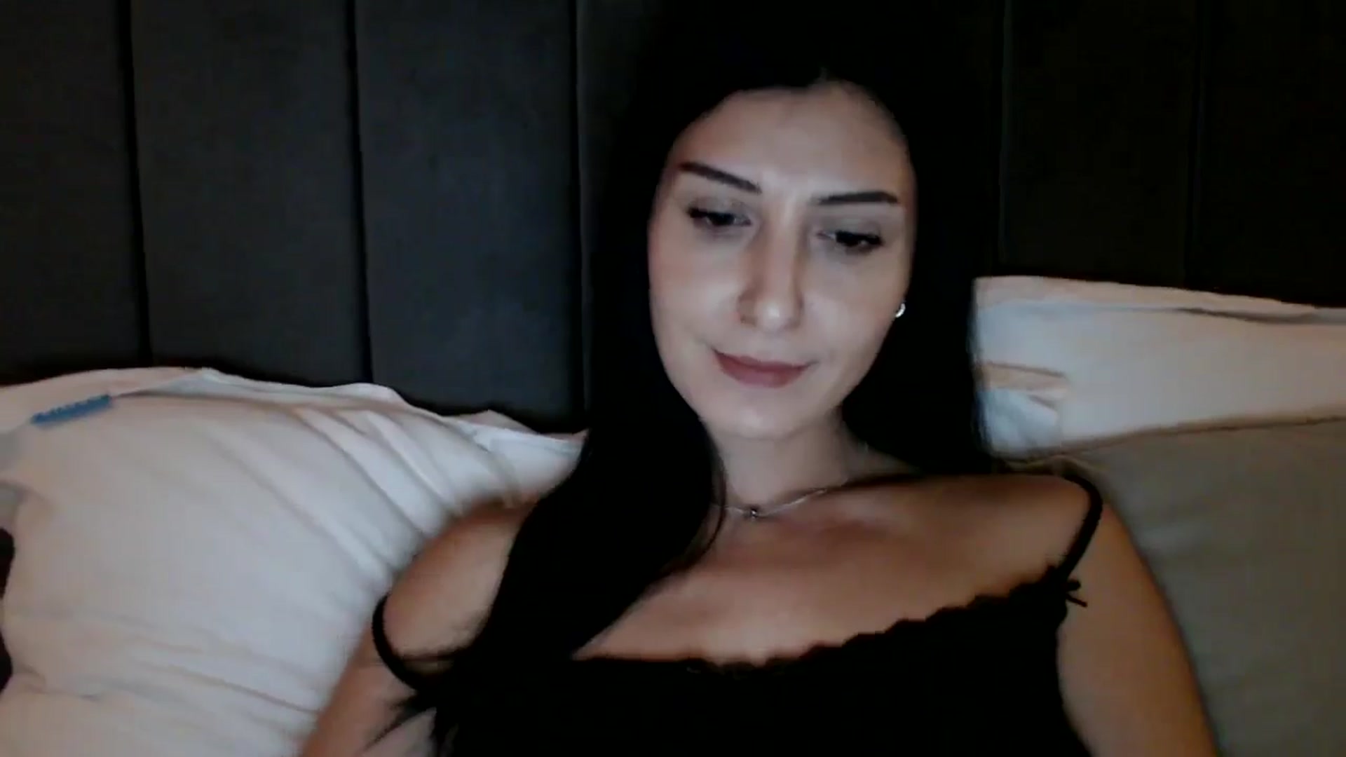 Gallery image thumbnail from Yara_77's myfreecams stream on, 11/05/2025, 18:32 image 4 of 20
