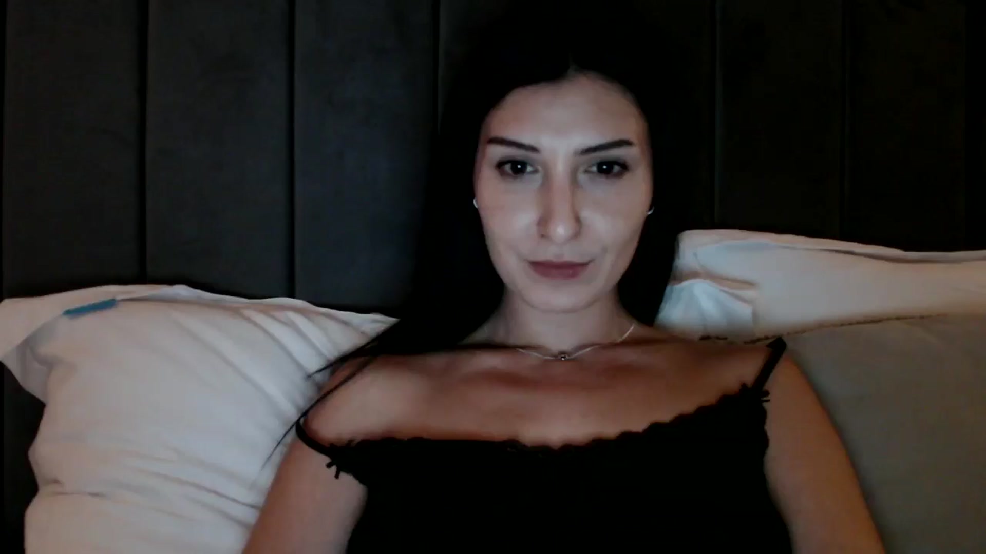Gallery image thumbnail from Yara_77's myfreecams stream on, 11/05/2025, 18:32 image 1 of 20