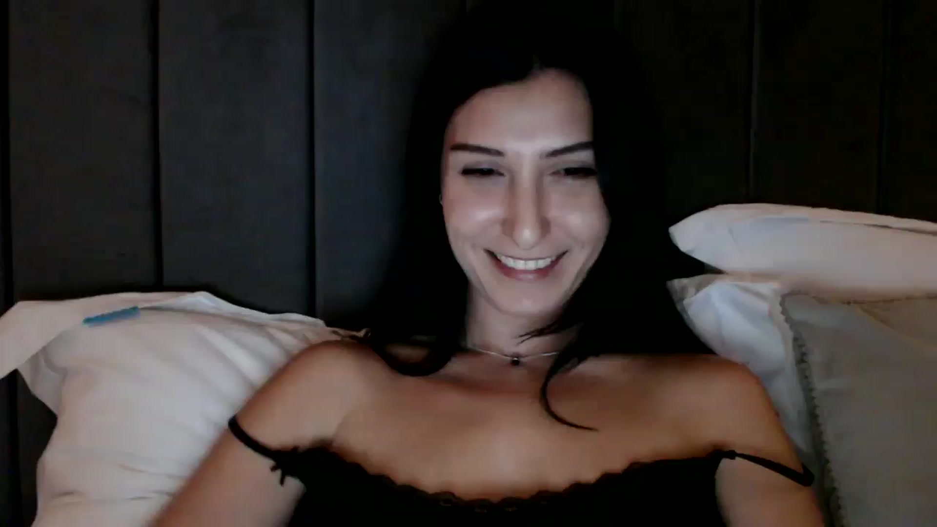 Gallery image thumbnail from Yara_77's myfreecams stream on, 11/05/2025, 18:32 image 17 of 20