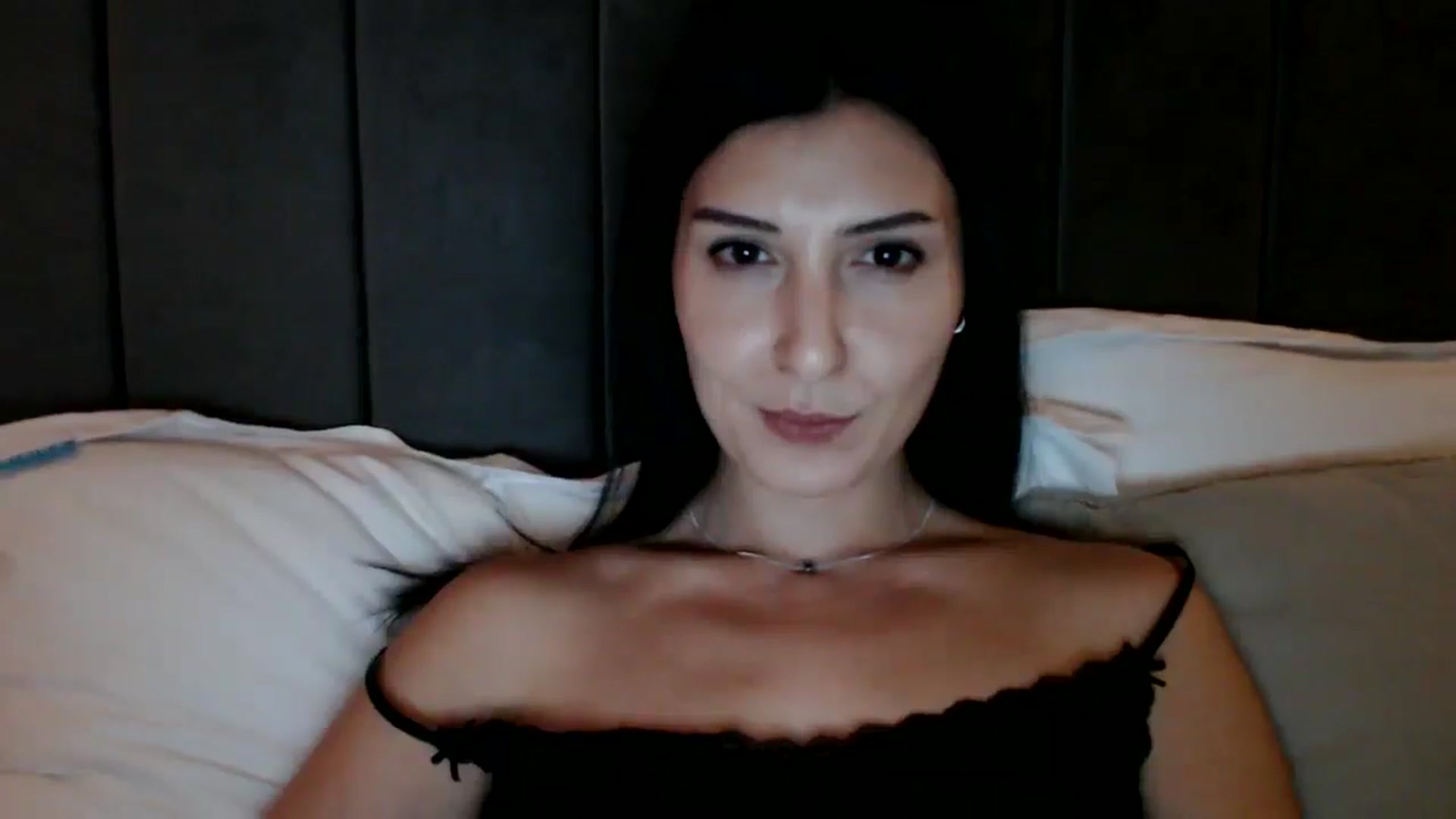Gallery image thumbnail from Yara_77's myfreecams stream on, 11/05/2025, 18:32 image 3 of 20
