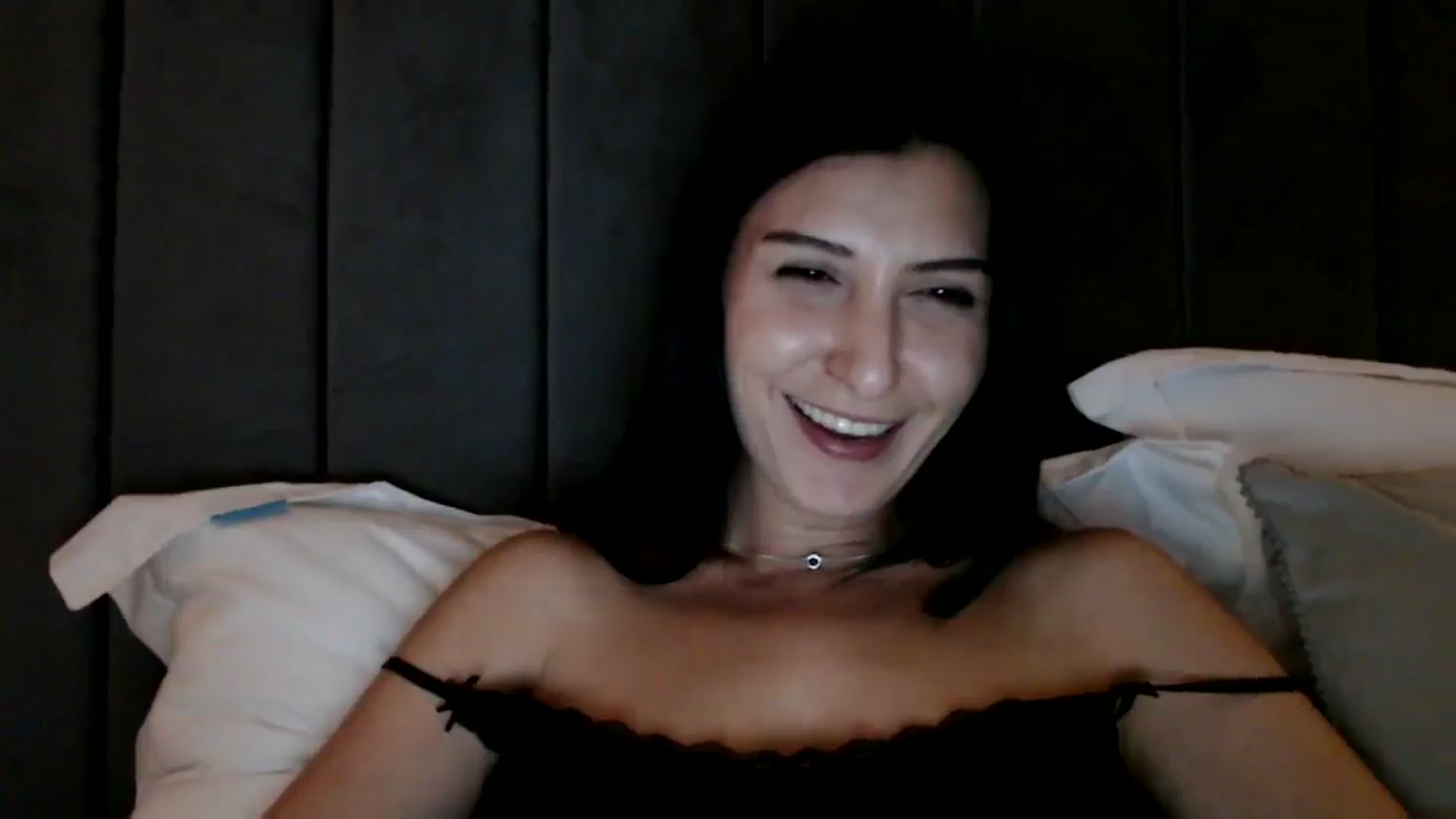 Gallery image thumbnail from Yara_77's myfreecams stream on, 11/05/2025, 18:32 image 18 of 20
