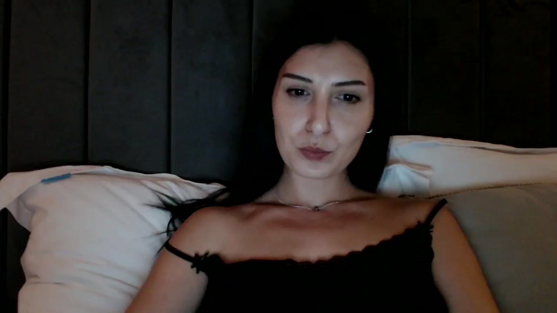 Gallery image thumbnail from Yara_77's myfreecams stream on, 11/05/2025, 18:32 image 2 of 20