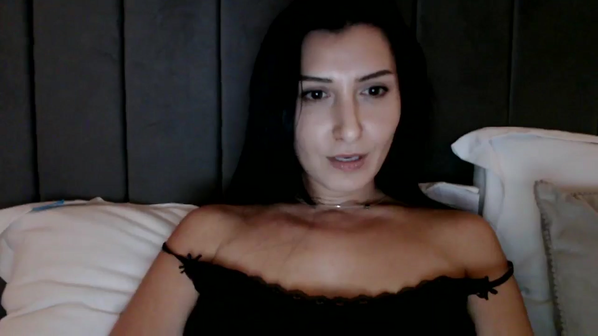 Gallery image thumbnail from Yara_77's myfreecams stream on, 11/05/2025, 19:10 image 20 of 20