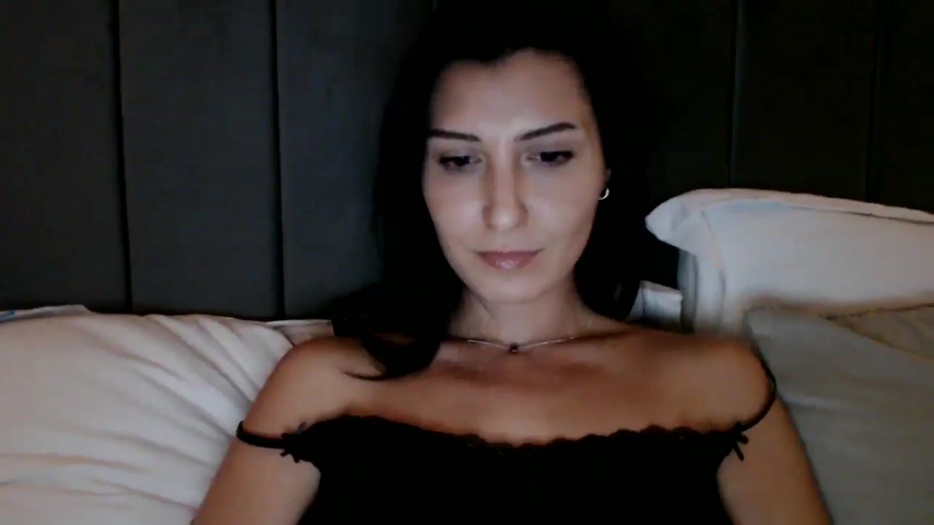 Gallery image thumbnail from Yara_77's myfreecams stream on, 11/05/2025, 19:10 image 3 of 20