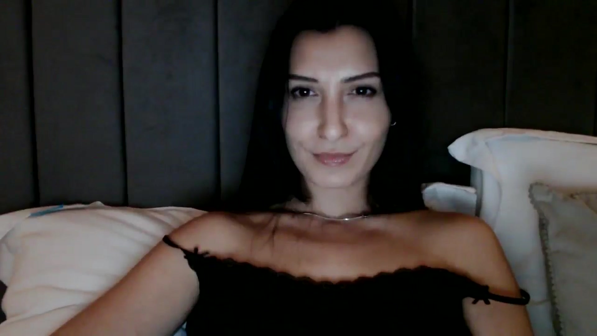 Gallery image thumbnail from Yara_77's myfreecams stream on, 11/05/2025, 19:10 image 19 of 20