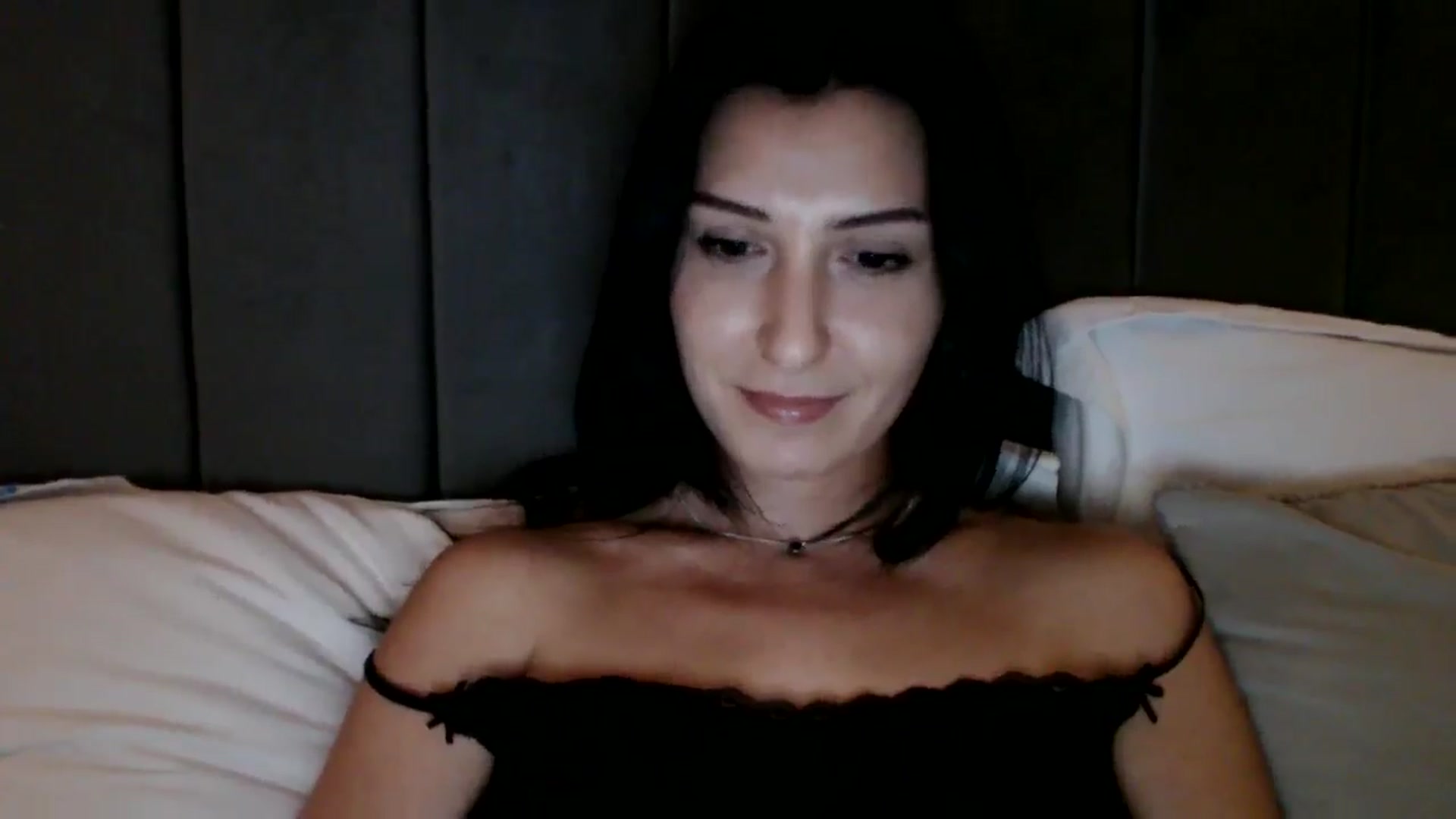 Gallery image thumbnail from Yara_77's myfreecams stream on, 11/05/2025, 19:10 image 2 of 20