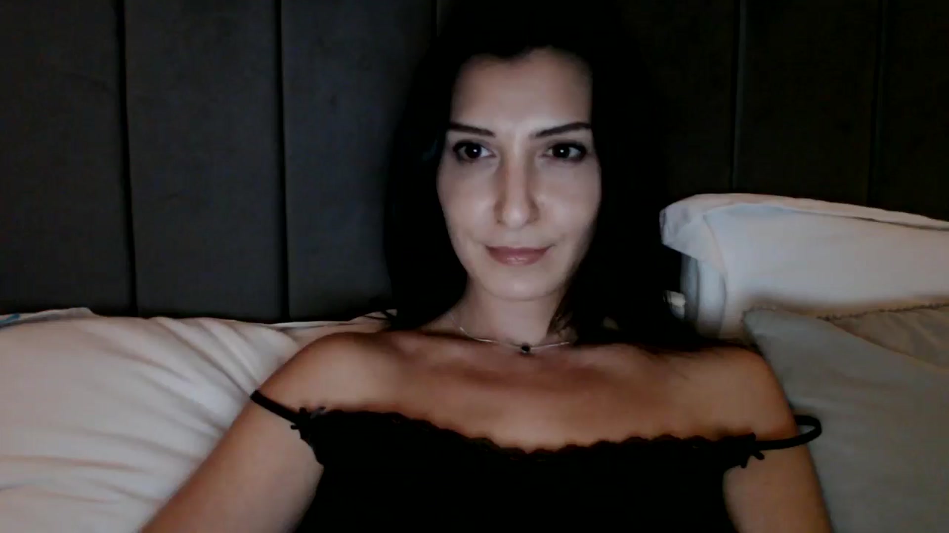 Gallery image thumbnail from Yara_77's myfreecams stream on, 11/05/2025, 19:10 image 4 of 20