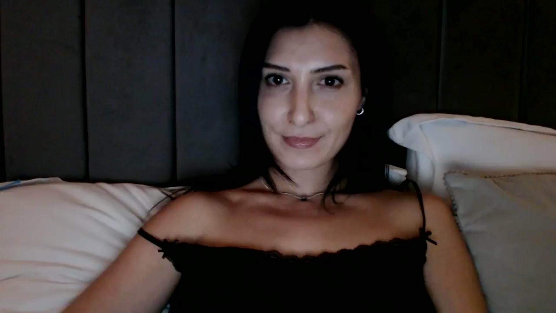 Gallery image thumbnail from Yara_77's myfreecams stream on, 11/05/2025, 19:10 image 1 of 20