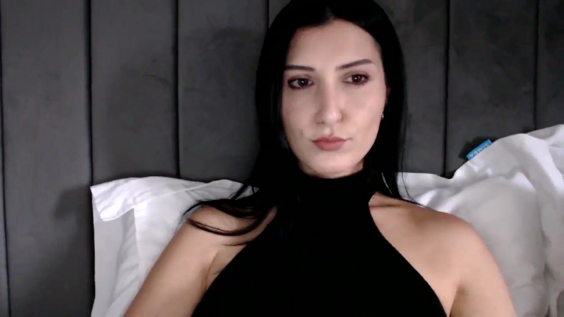 Gallery image thumbnail from Yara_77's myfreecams stream on, 11/06/2025, 11:07 image 13 of 20