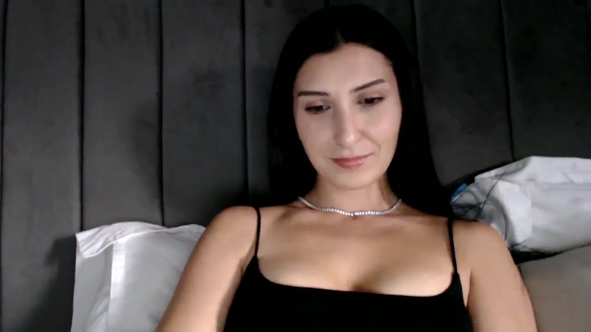 Gallery image thumbnail from Yara_77's myfreecams stream on, 11/06/2025, 11:39 image 14 of 20