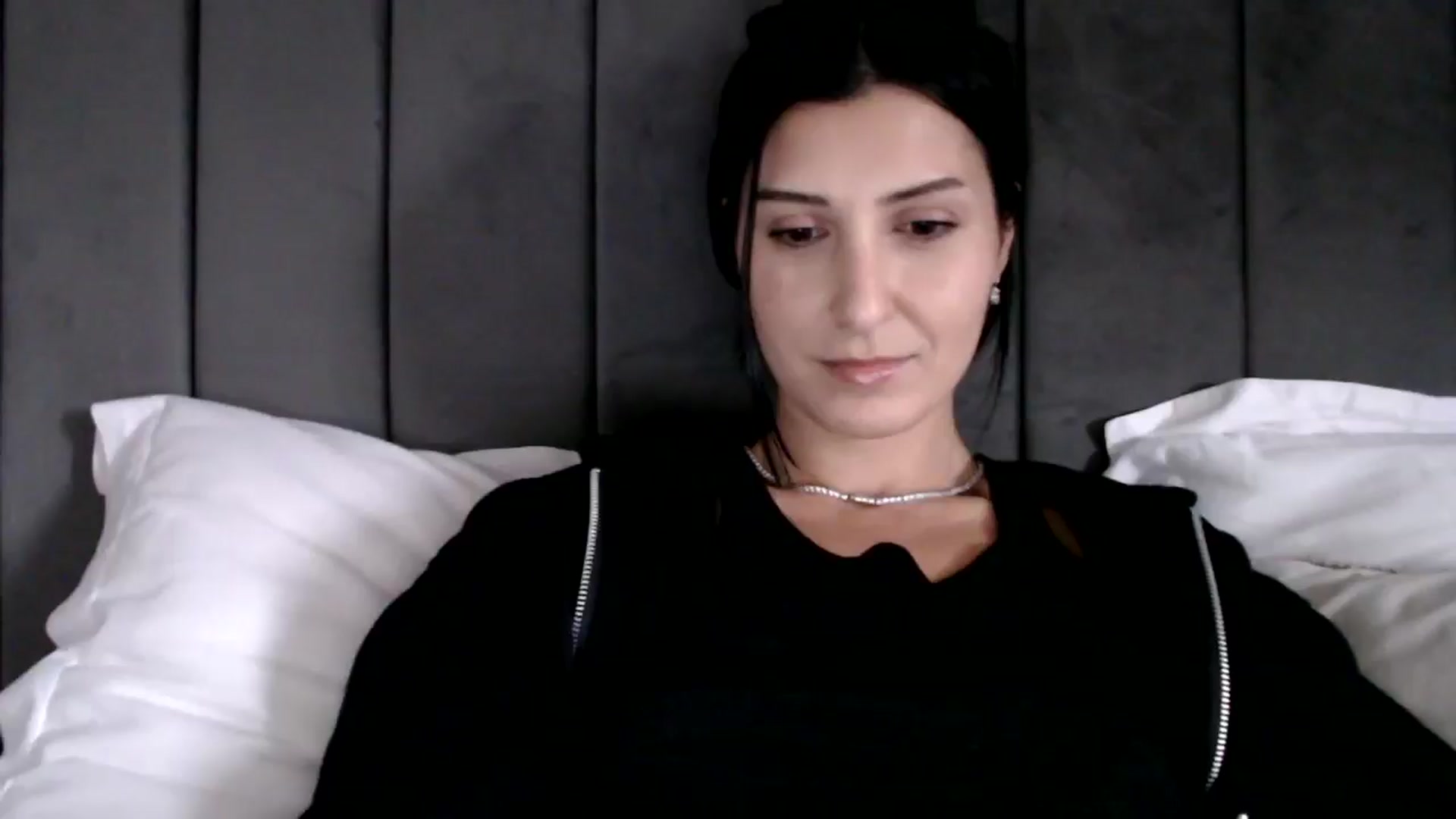 Gallery image thumbnail from Yara_77's myfreecams stream on, 11/06/2025, 14:17 image 13 of 20