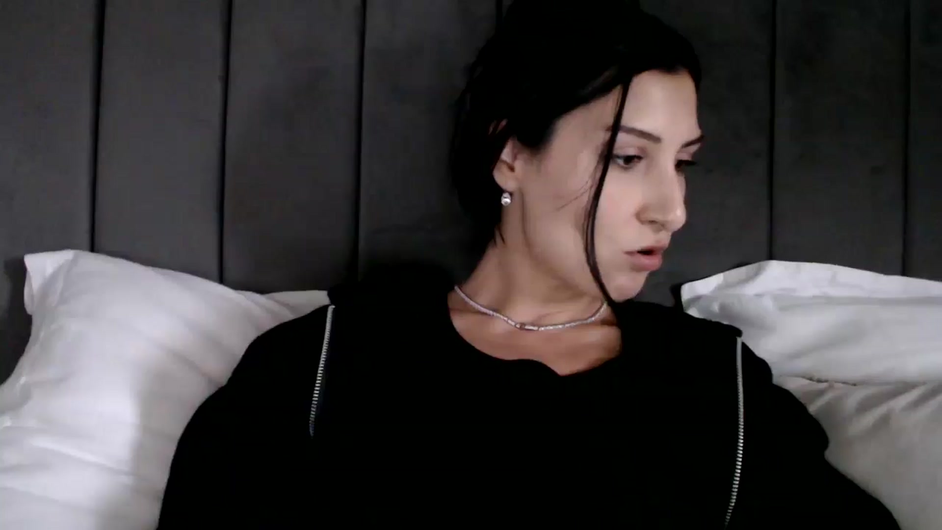Gallery image thumbnail from Yara_77's myfreecams stream on, 11/06/2025, 14:17 image 14 of 20