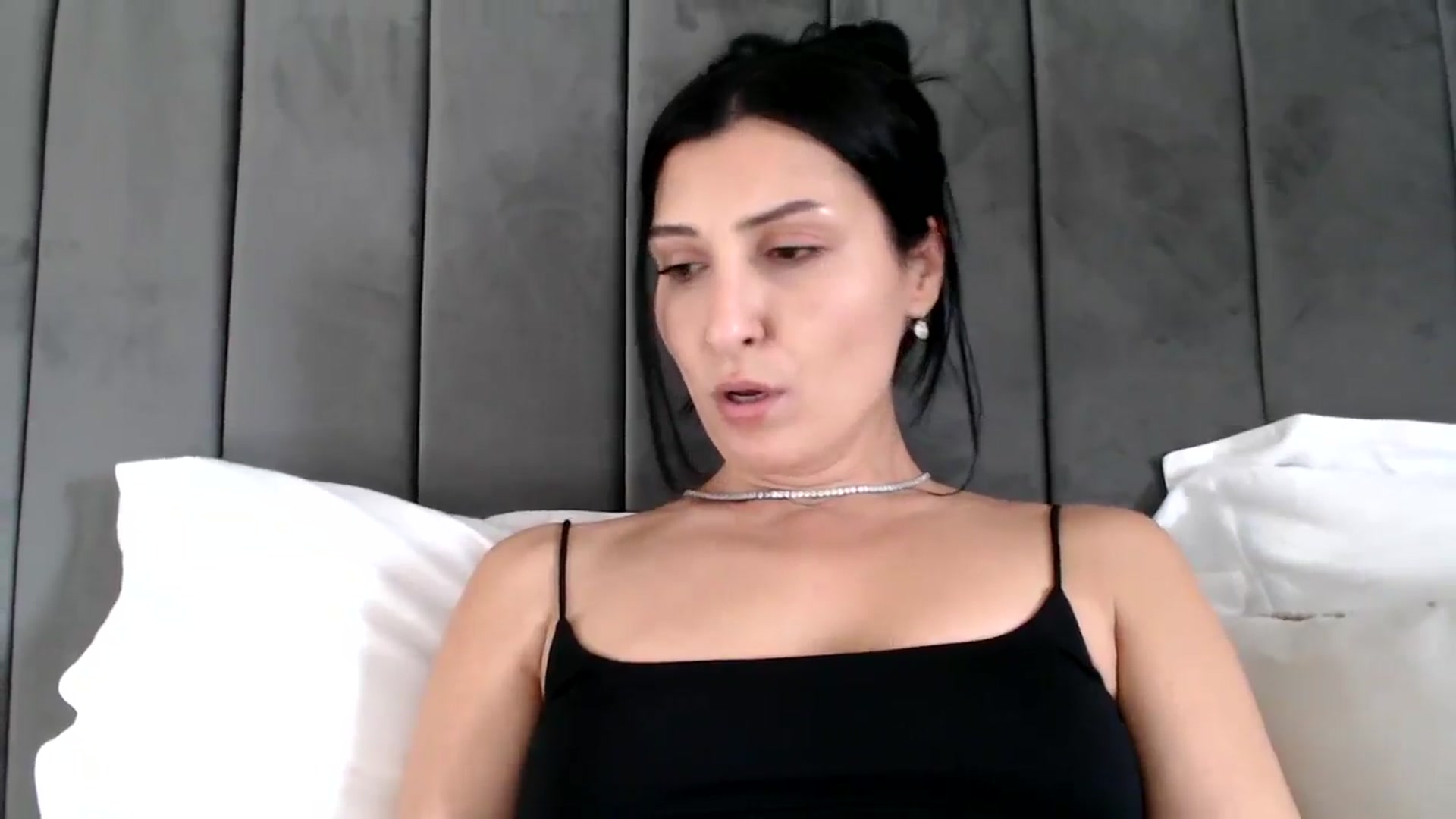 Gallery image thumbnail from Yara_77's myfreecams stream on, 11/06/2025, 14:17 image 2 of 20
