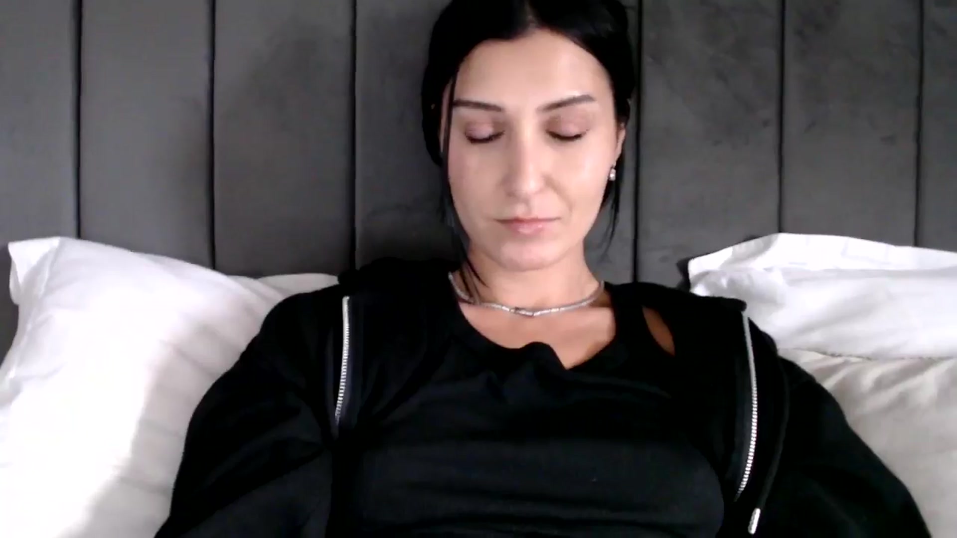 Gallery image thumbnail from Yara_77's myfreecams stream on, 11/06/2025, 14:17 image 12 of 20
