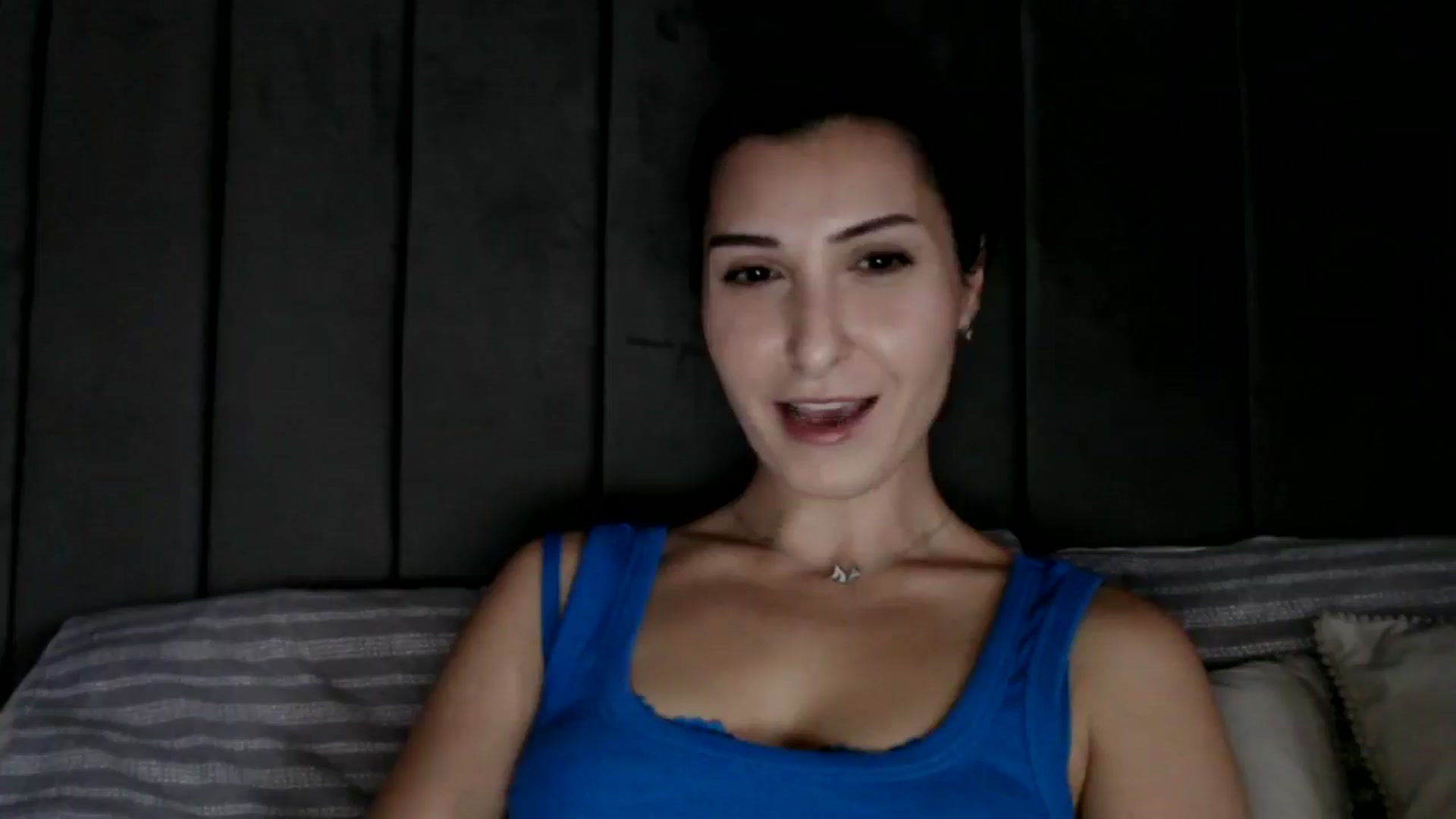 Gallery image thumbnail from Yara_77's myfreecams stream on, 11/10/2025, 12:41 image 4 of 20