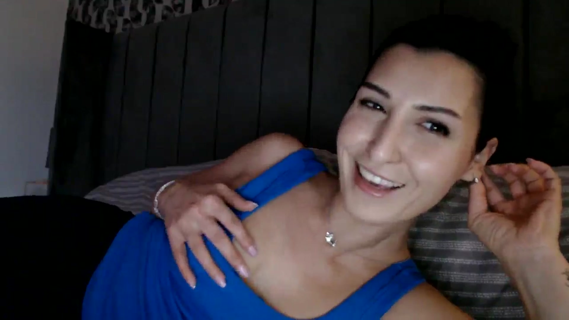 Gallery image thumbnail from Yara_77's myfreecams stream on, 11/10/2025, 12:41 image 10 of 20