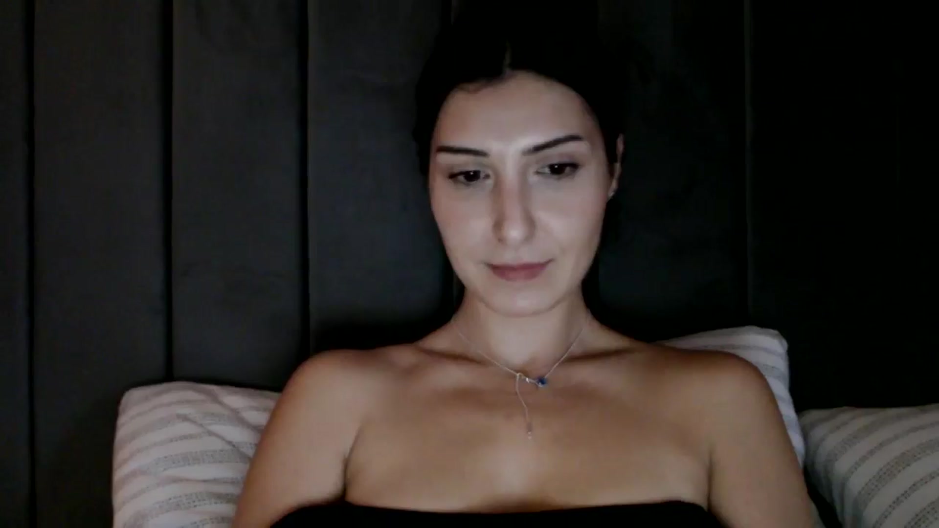 Gallery image thumbnail from Yara_77's myfreecams stream on, 11/12/2025, 14:36 image 4 of 20