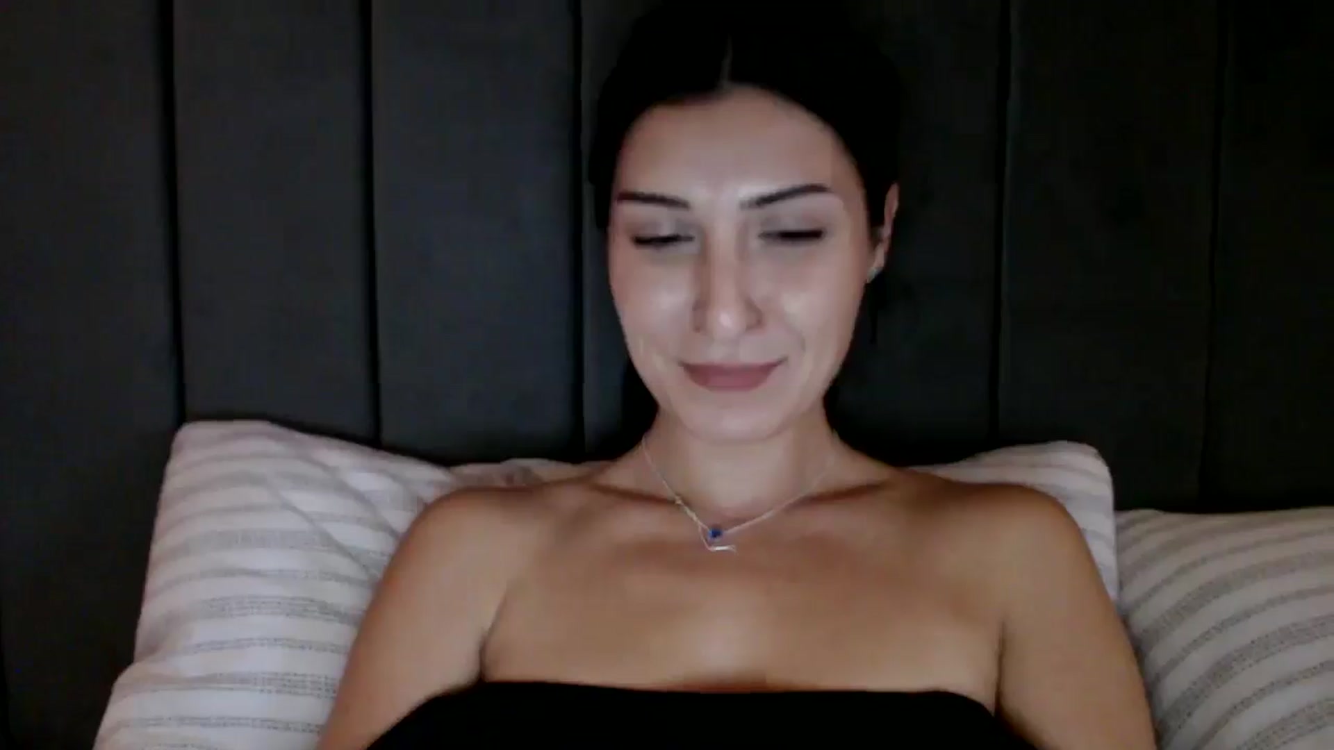 Gallery image thumbnail from Yara_77's myfreecams stream on, 11/12/2025, 14:36 image 19 of 20