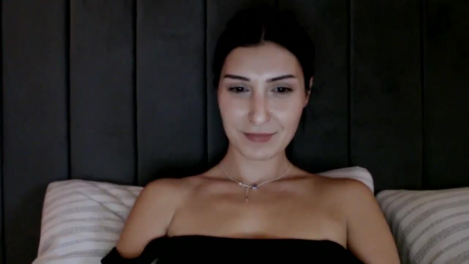 Gallery image thumbnail from Yara_77's myfreecams stream on, 11/12/2025, 14:36 image 14 of 20
