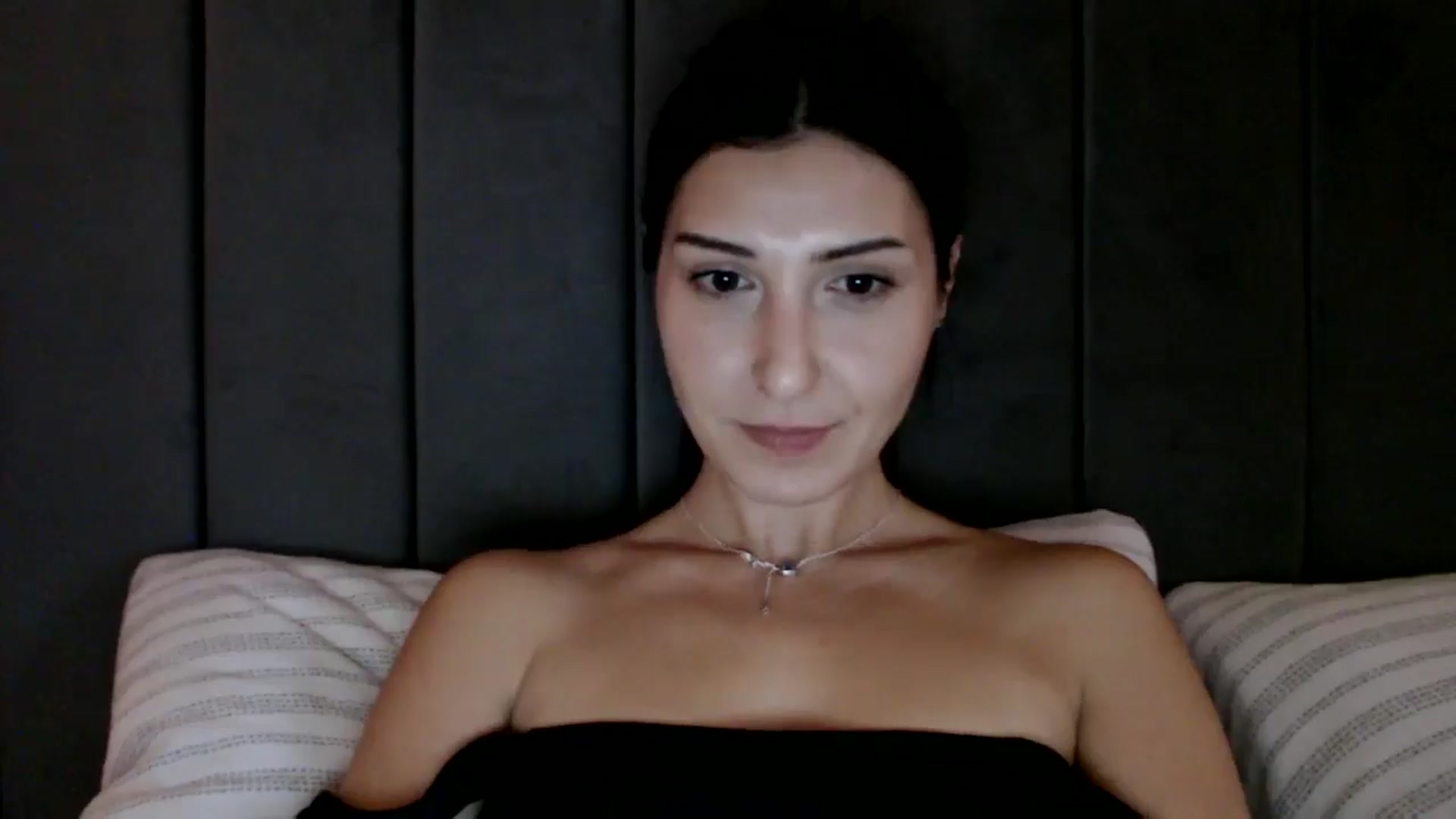 Gallery image thumbnail from Yara_77's myfreecams stream on, 11/12/2025, 14:36 image 15 of 20