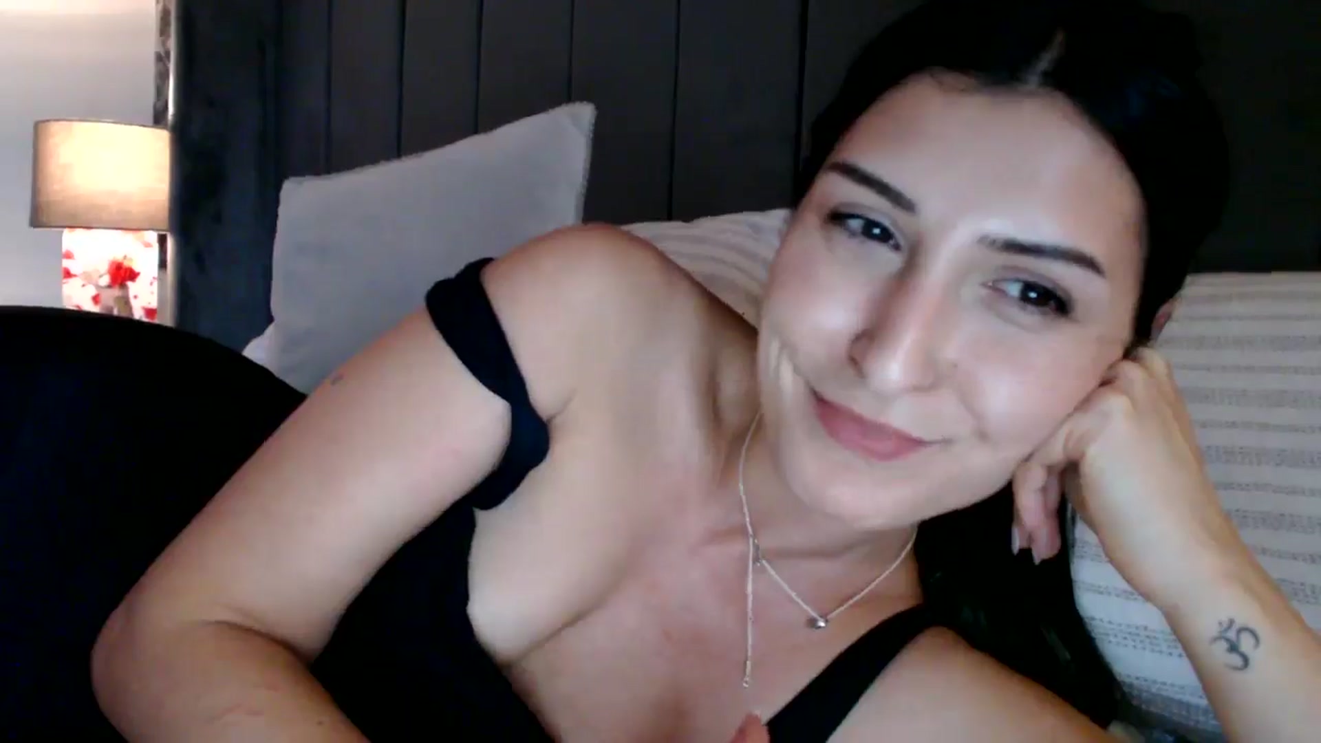Gallery image thumbnail from Yara_77's myfreecams stream on, 11/12/2025, 14:36 image 8 of 20