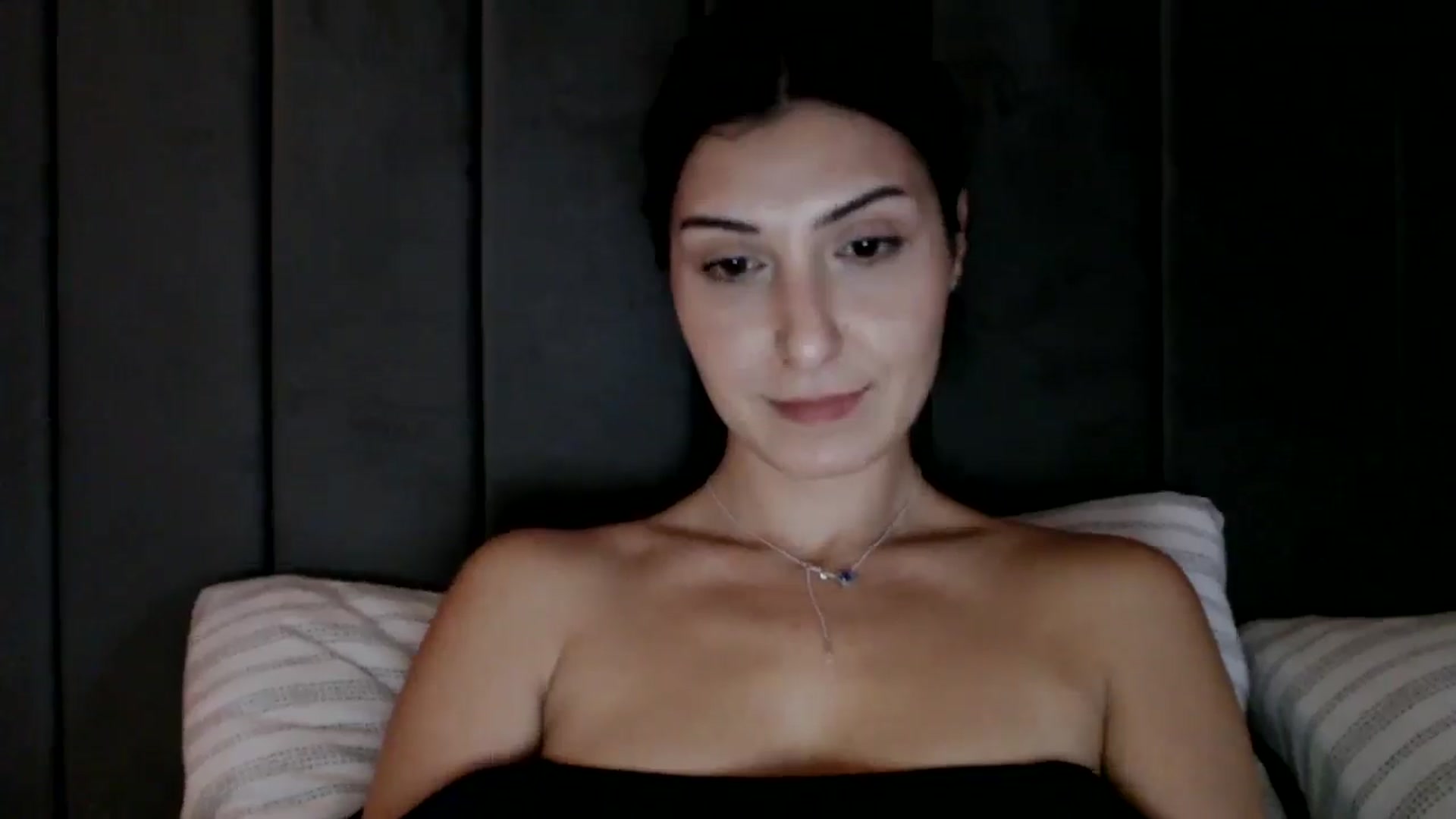Gallery image thumbnail from Yara_77's myfreecams stream on, 11/12/2025, 14:36 image 5 of 20
