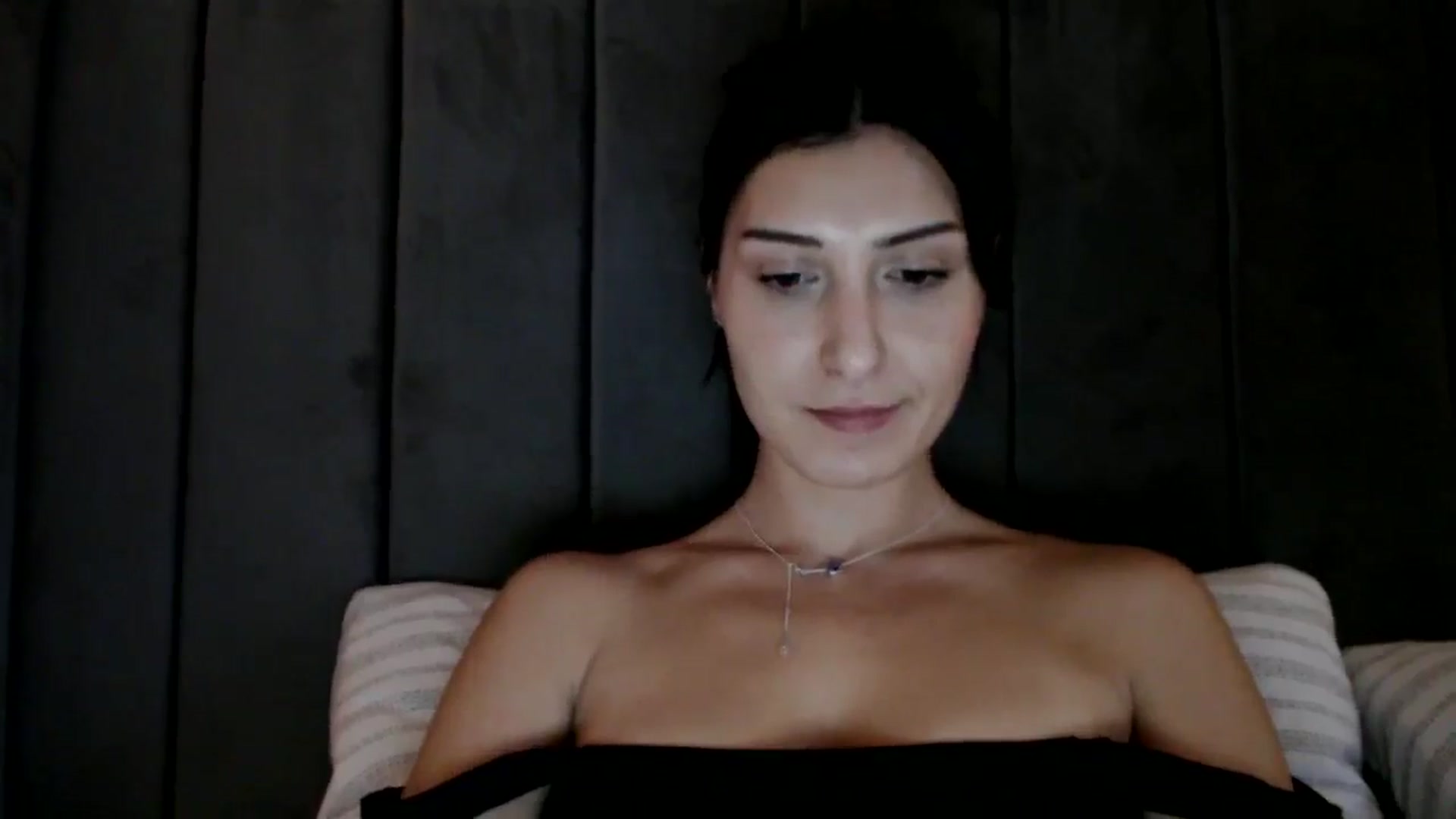 Gallery image thumbnail from Yara_77's myfreecams stream on, 11/12/2025, 15:33 image 7 of 20