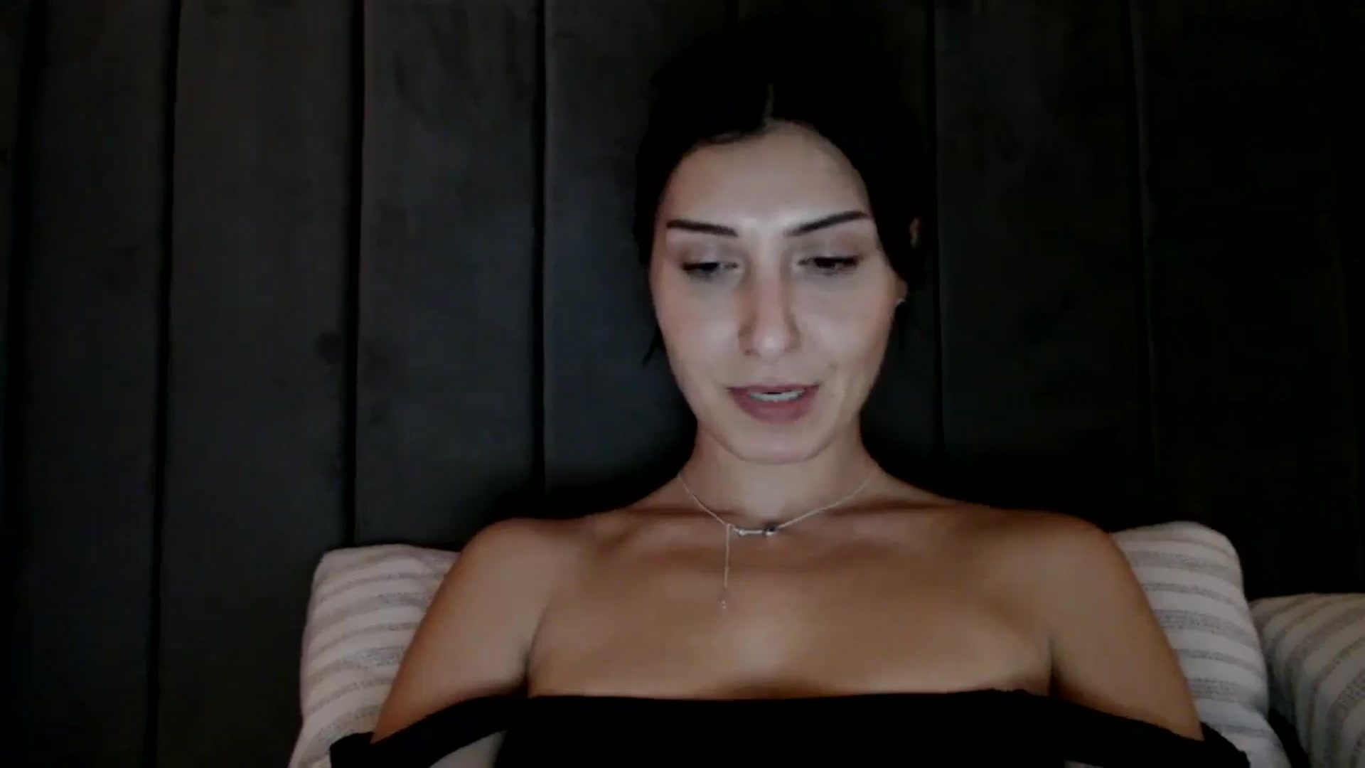 Gallery image thumbnail from Yara_77's myfreecams stream on, 11/12/2025, 15:33 image 18 of 20