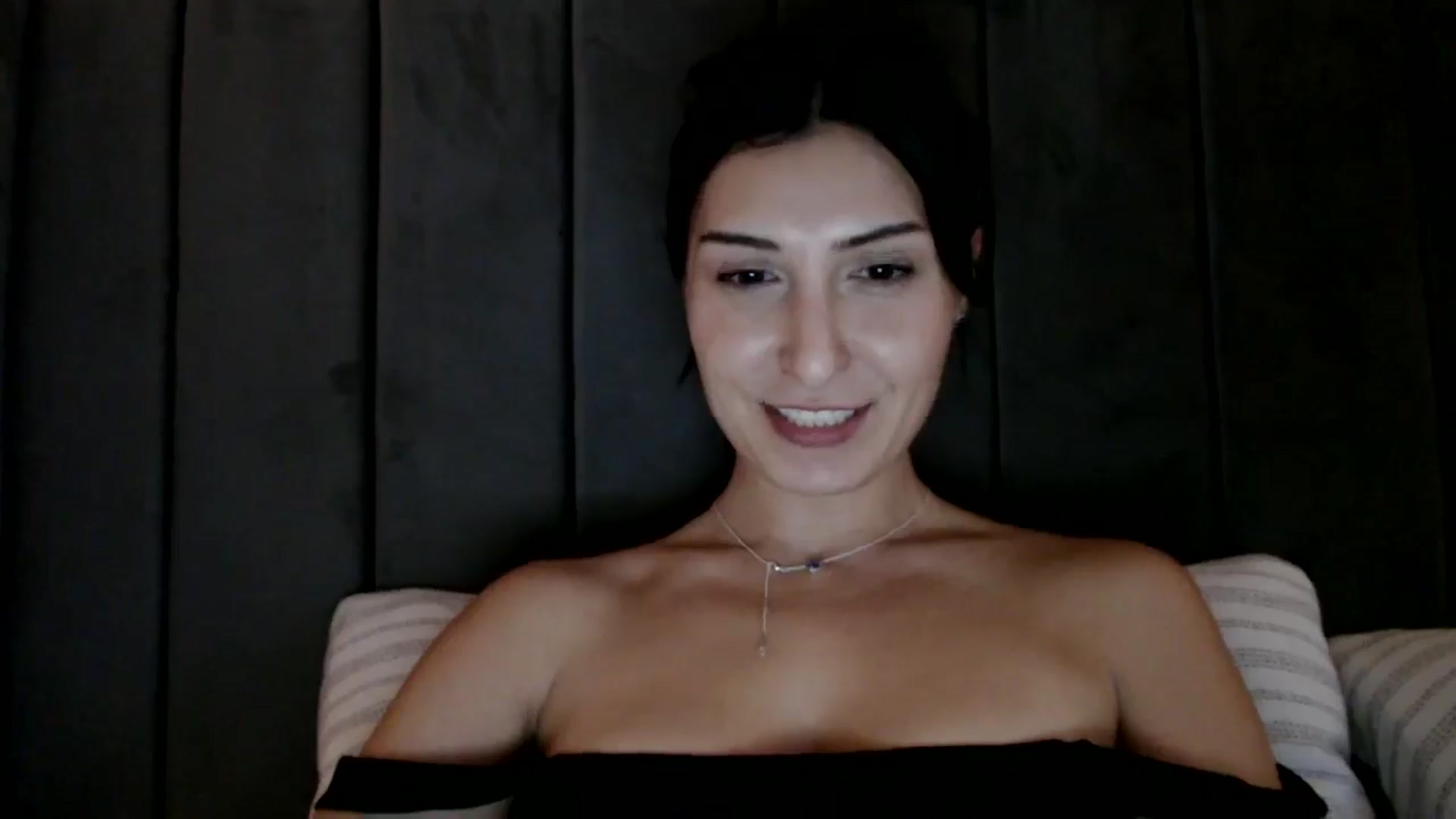 Gallery image thumbnail from Yara_77's myfreecams stream on, 11/12/2025, 15:33 image 12 of 20