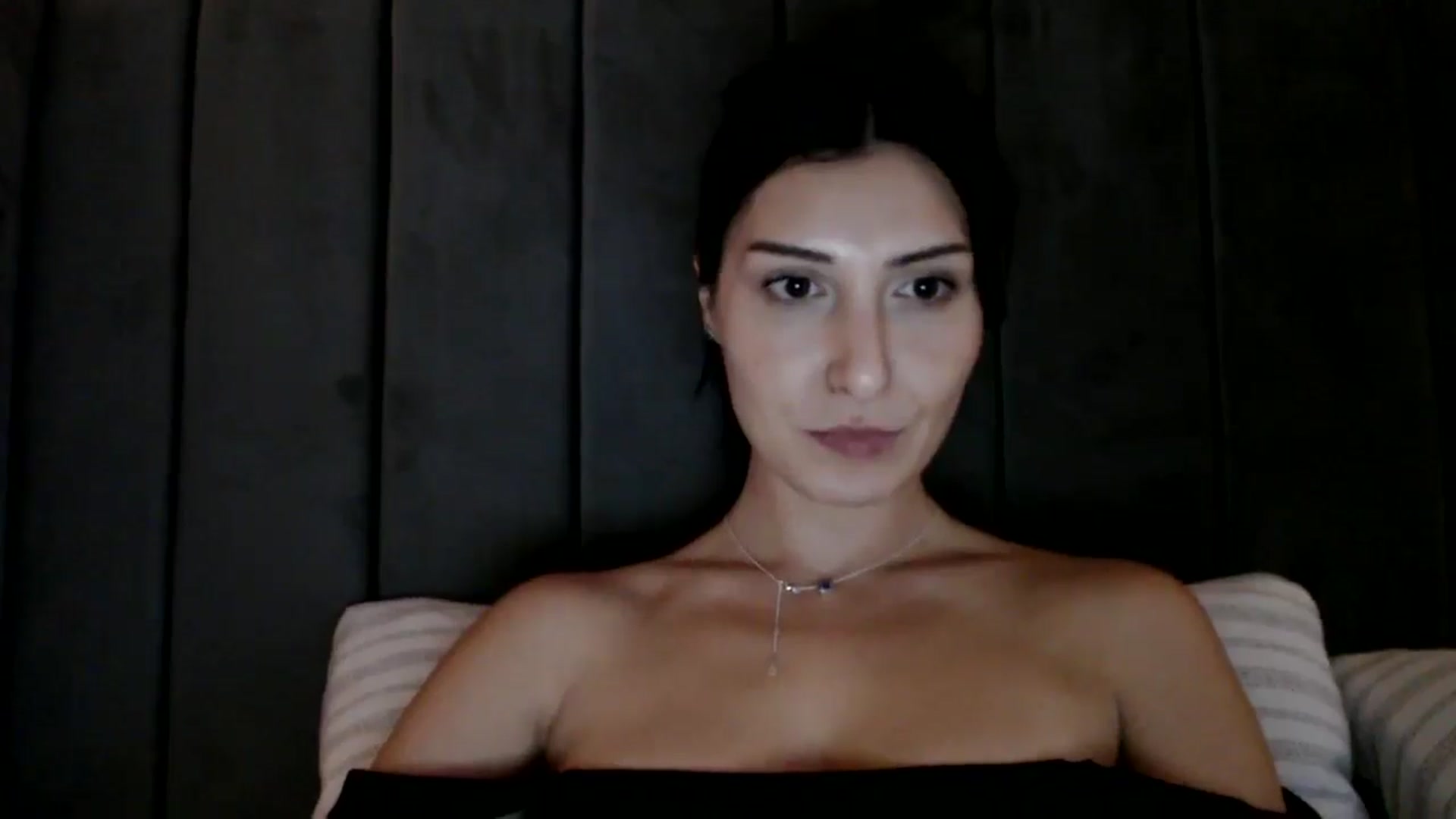 Gallery image thumbnail from Yara_77's myfreecams stream on, 11/12/2025, 15:33 image 13 of 20