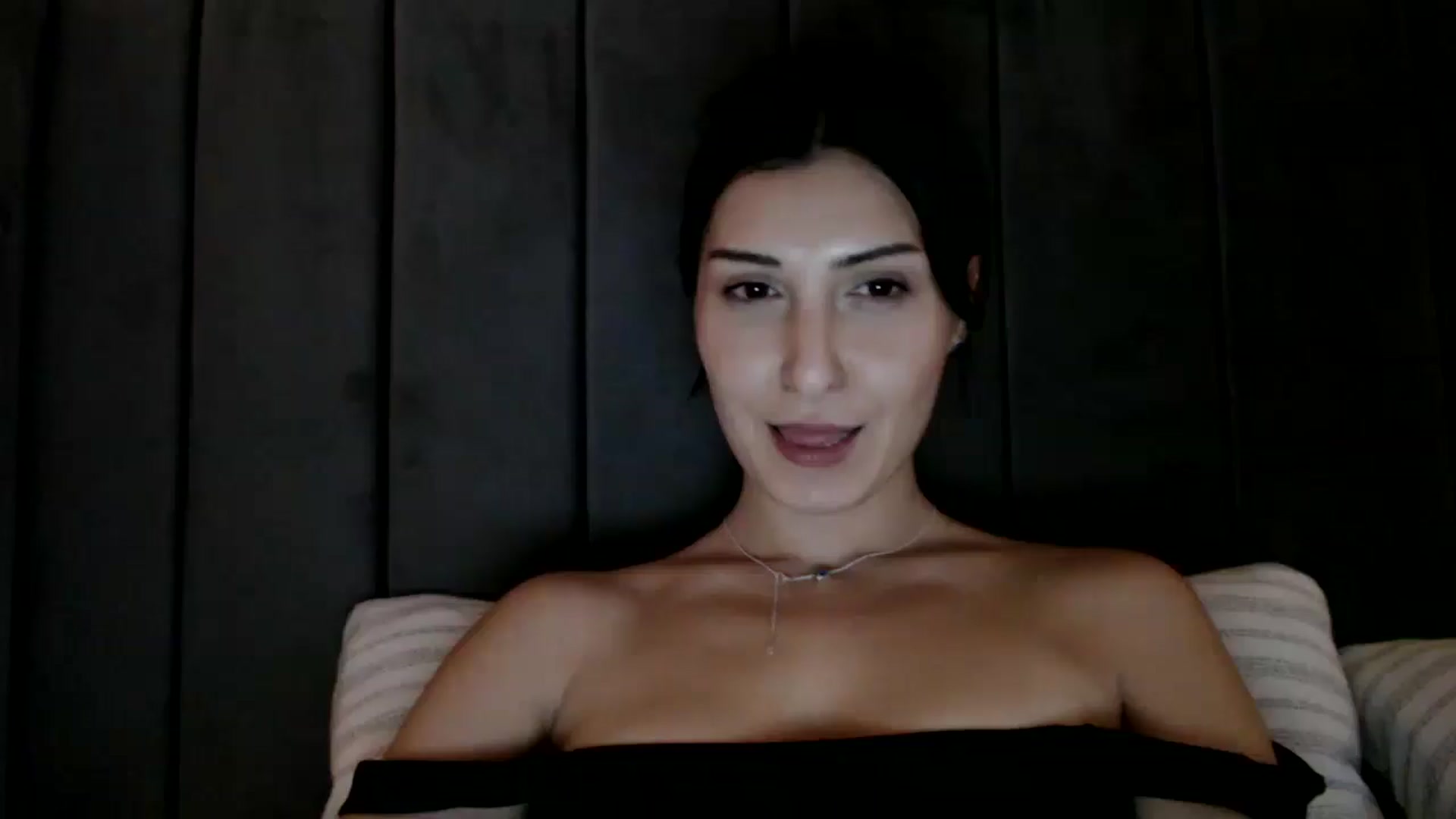 Gallery image thumbnail from Yara_77's myfreecams stream on, 11/12/2025, 15:33 image 3 of 20