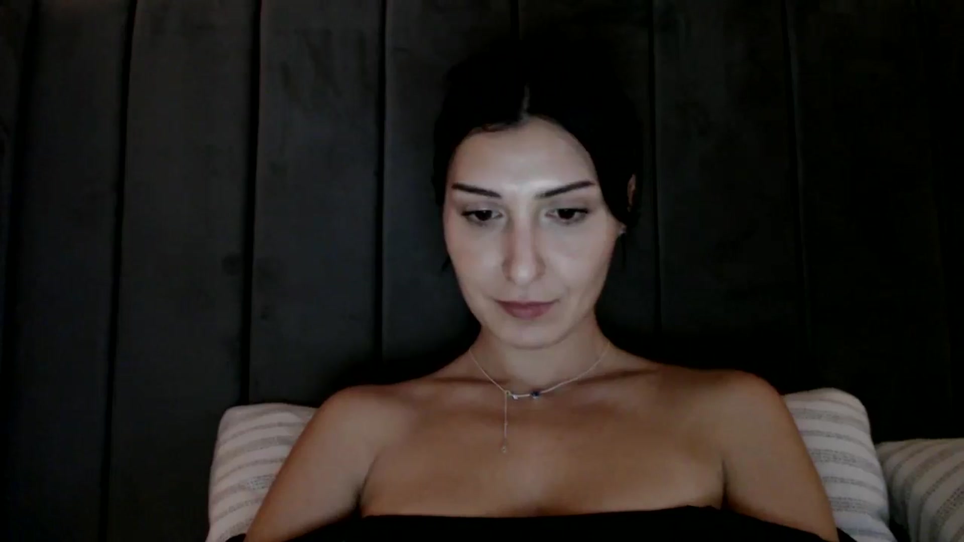 Gallery image thumbnail from Yara_77's myfreecams stream on, 11/12/2025, 15:33 image 14 of 20