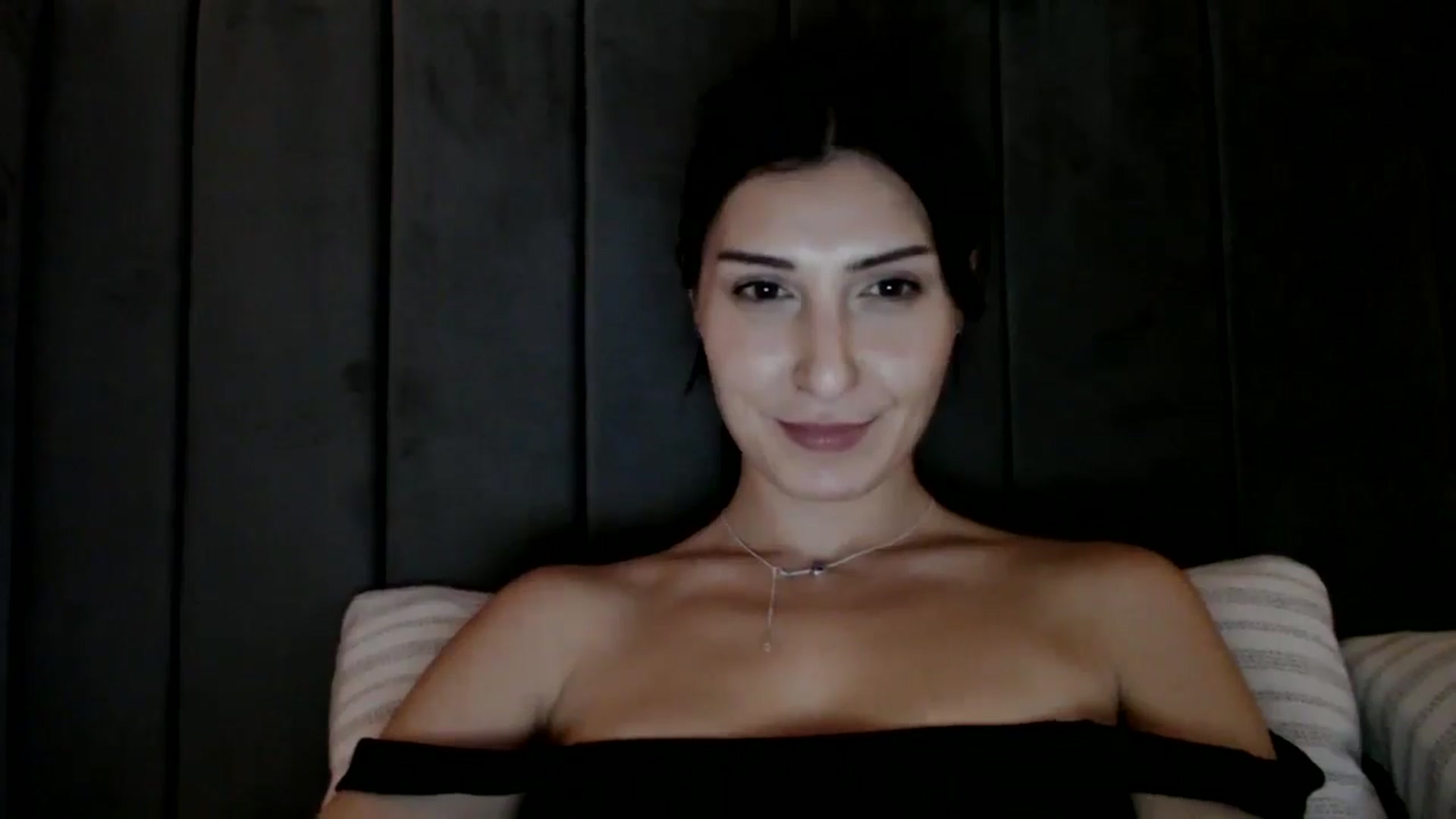 Gallery image thumbnail from Yara_77's myfreecams stream on, 11/12/2025, 15:33 image 4 of 20