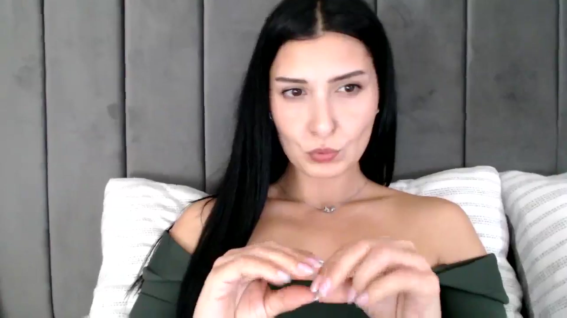 Gallery image thumbnail from Yara_77's myfreecams stream on, 11/13/2025, 10:52 image 12 of 20