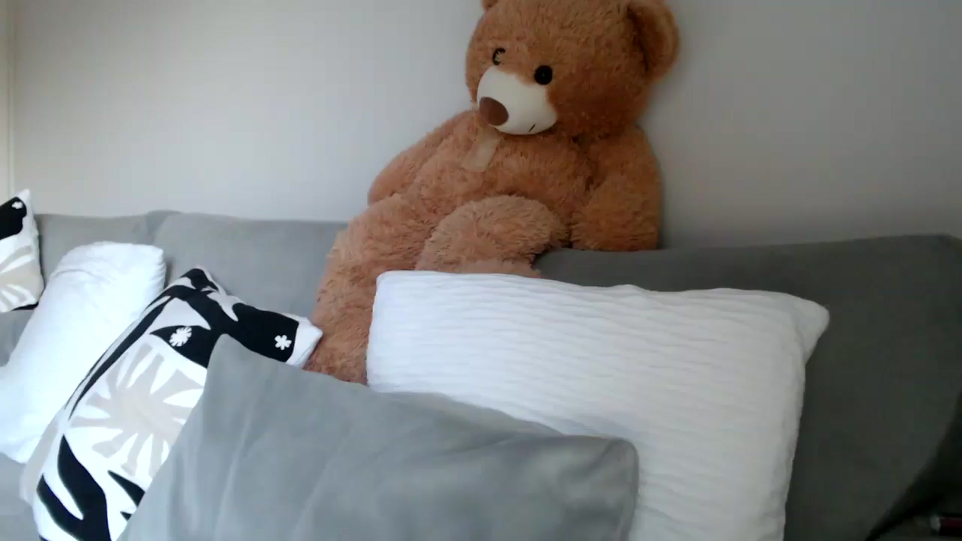 Gallery image thumbnail from Yara_77's myfreecams stream on, 11/13/2025, 15:43 image 4 of 20