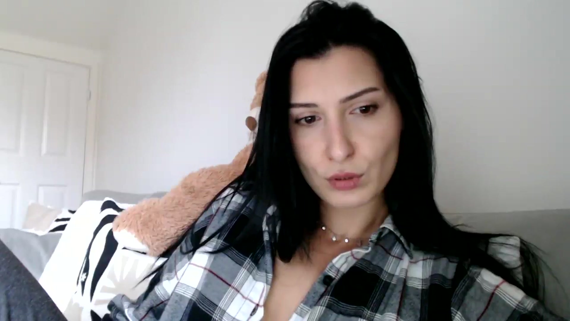 Gallery image thumbnail from Yara_77's myfreecams stream on, 11/19/2025, 10:03 image 3 of 20