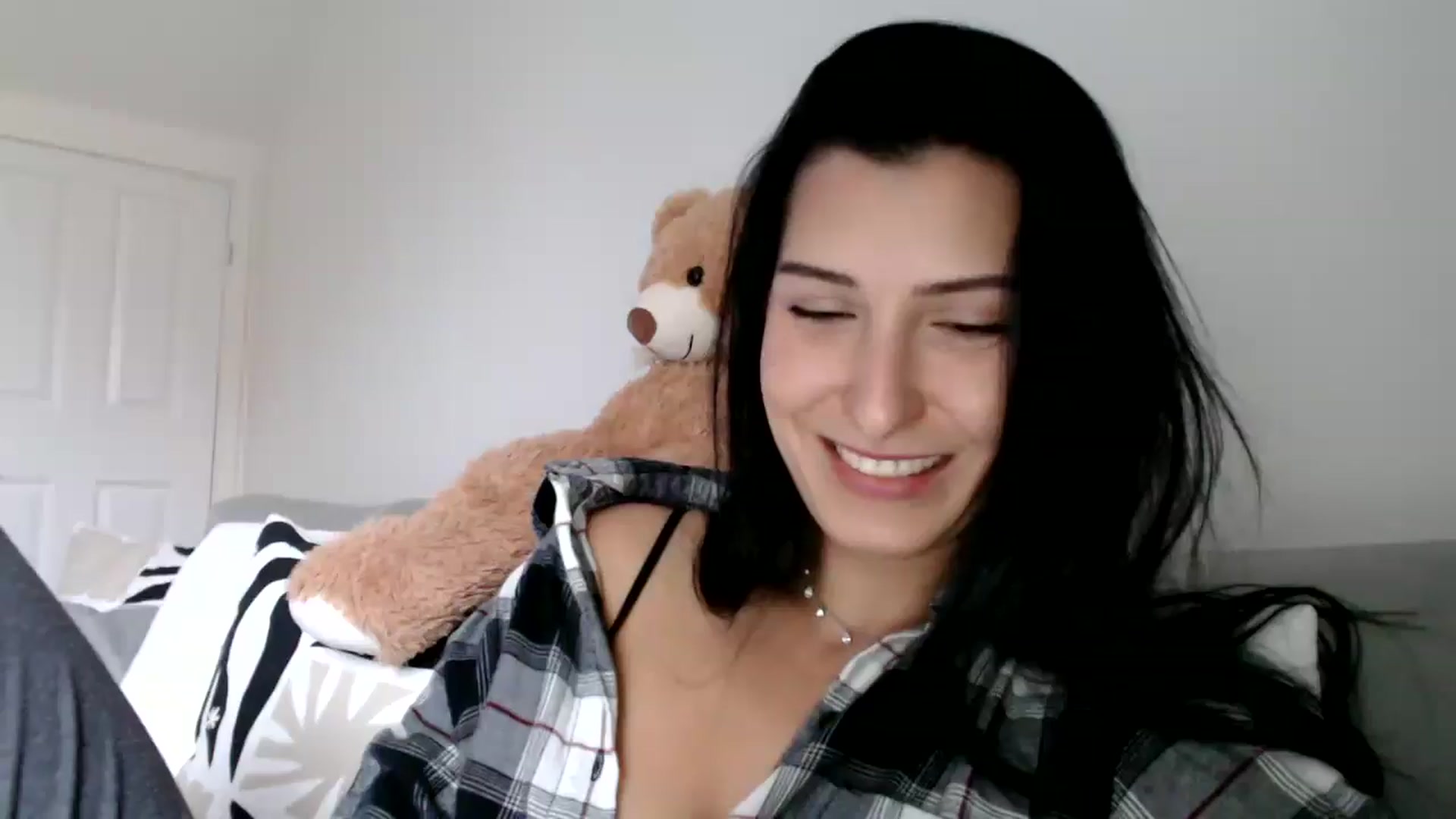Gallery image thumbnail from Yara_77's myfreecams stream on, 11/19/2025, 10:03 image 1 of 20
