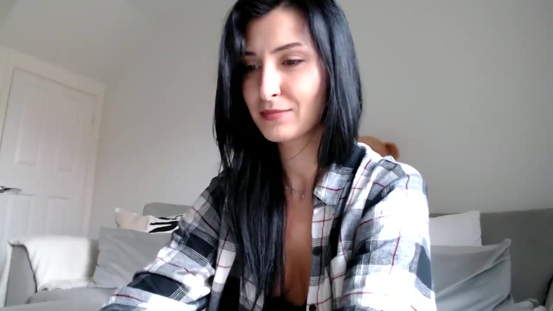 Gallery image thumbnail from Yara_77's myfreecams stream on, 11/19/2025, 12:36 image 16 of 20