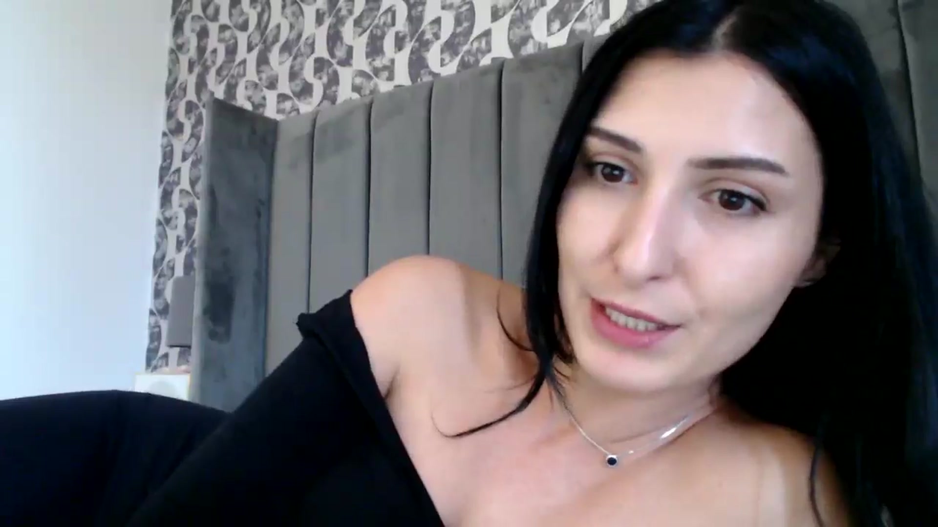 Gallery image thumbnail from Yara_77's myfreecams stream on, 11/21/2025, 12:09 image 6 of 20