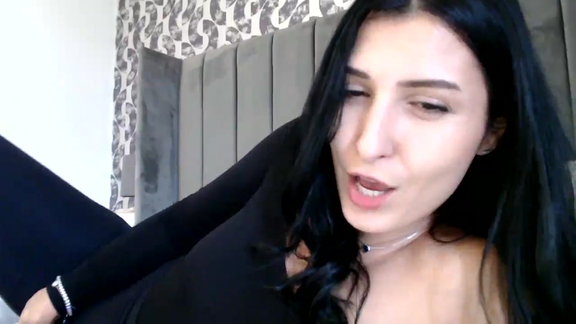 Gallery image thumbnail from Yara_77's myfreecams stream on, 11/21/2025, 12:09 image 9 of 20