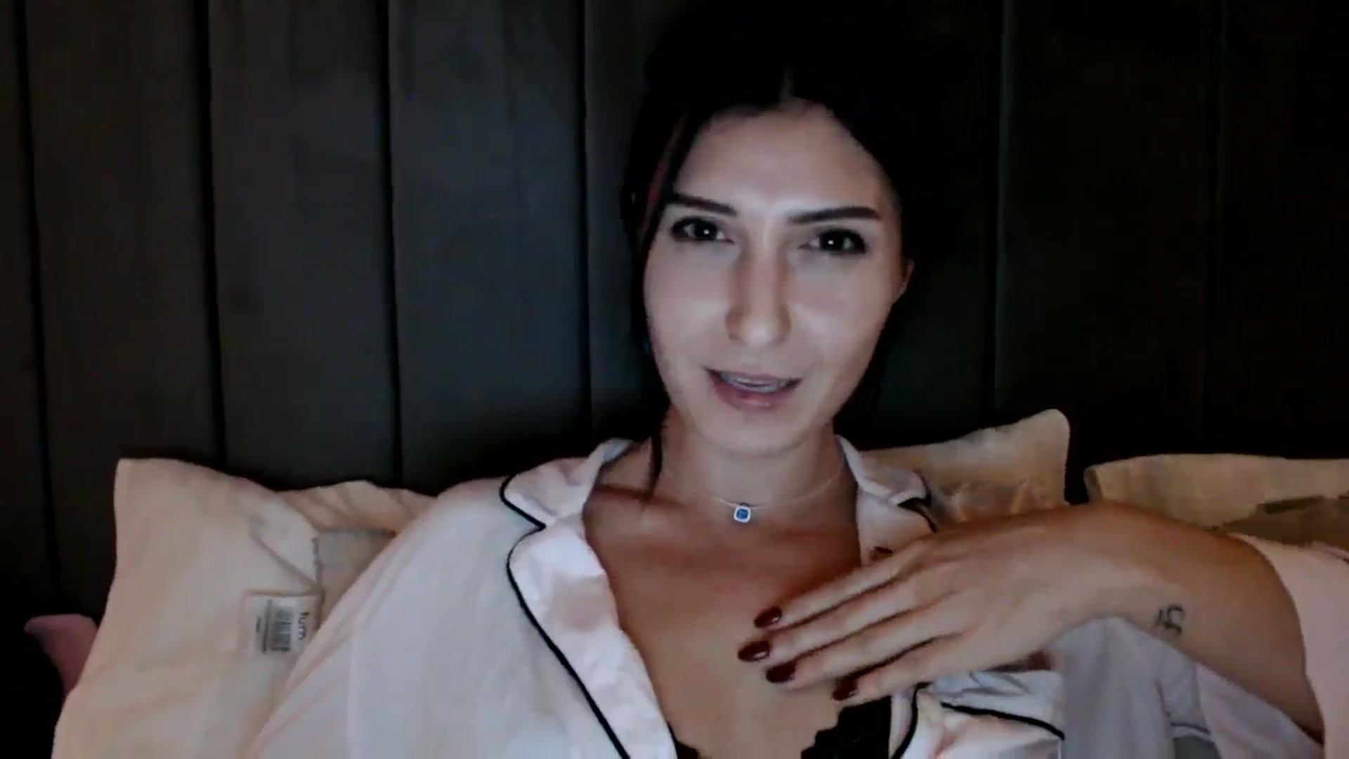 Gallery image thumbnail from Yara_77's myfreecams stream on, 11/26/2025, 19:44 image 9 of 20