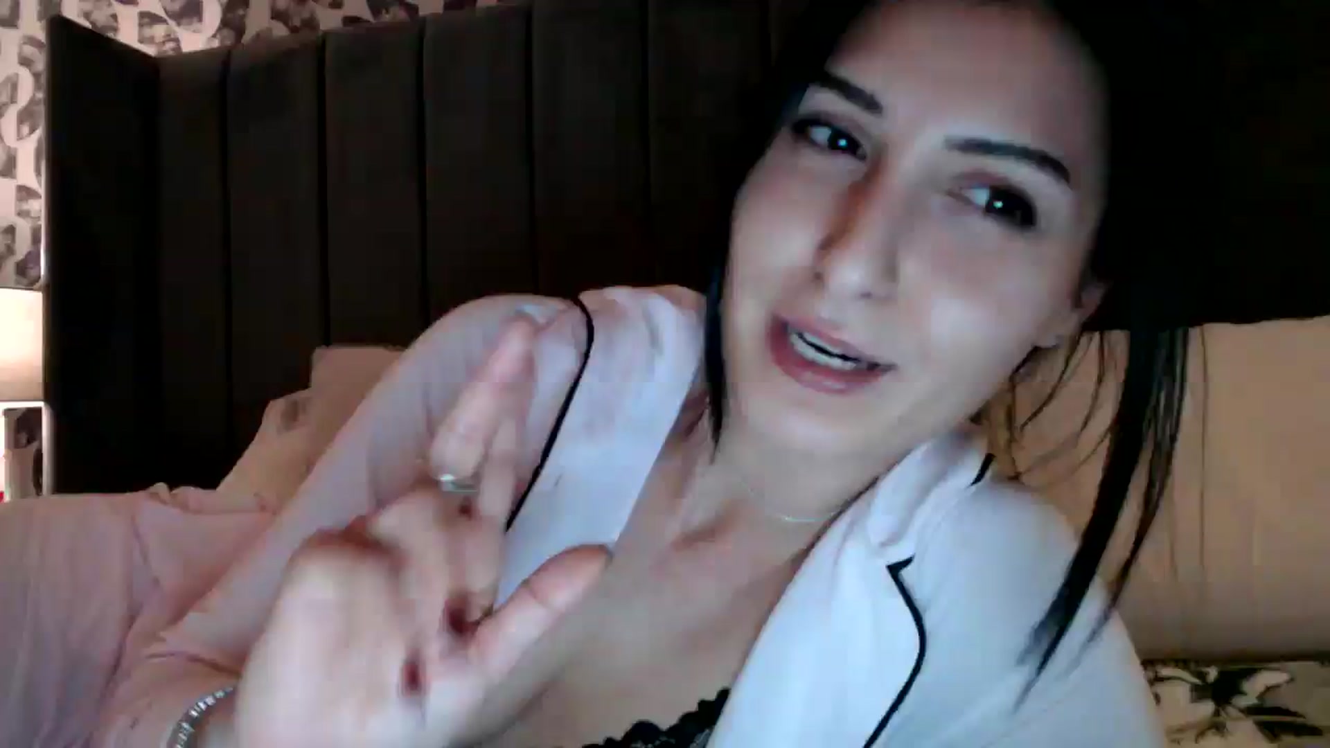 Gallery image thumbnail from Yara_77's myfreecams stream on, 11/26/2025, 20:26 image 6 of 20