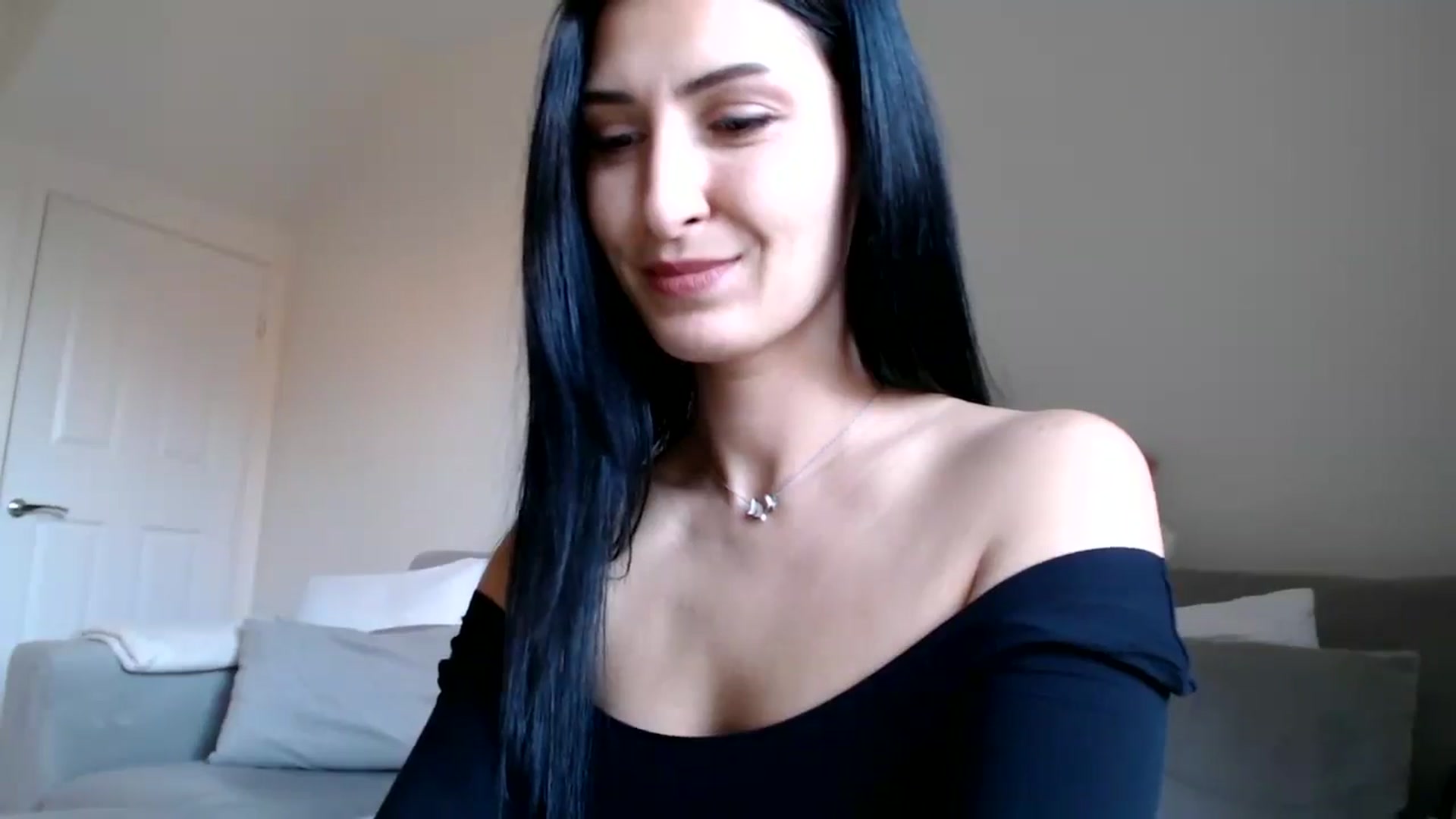 Gallery image thumbnail from Yara_77's myfreecams stream on, 12/02/2025, 12:42 image 8 of 20