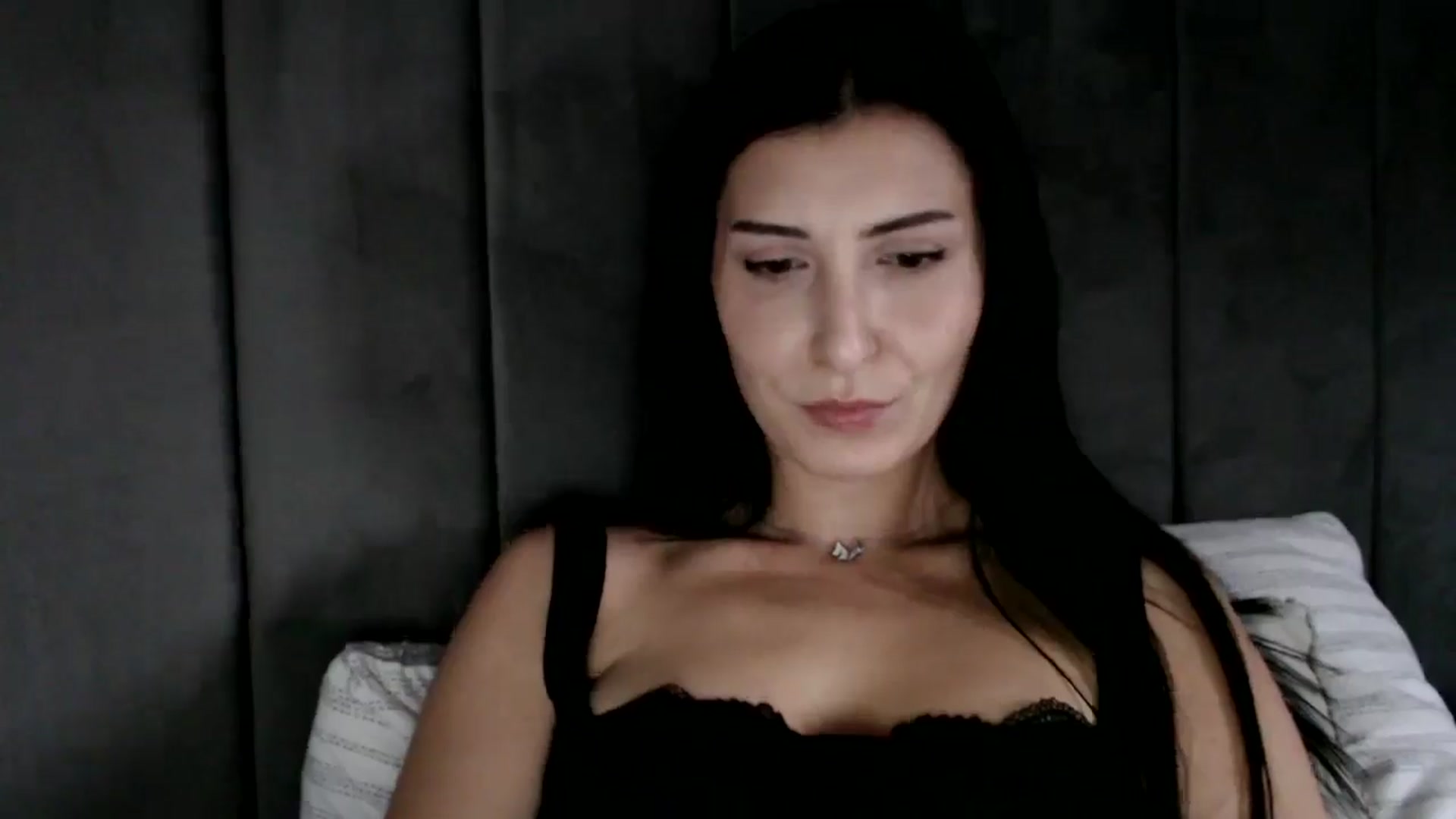 Gallery image thumbnail from Yara_77's myfreecams stream on, 12/03/2025, 12:03 image 17 of 20