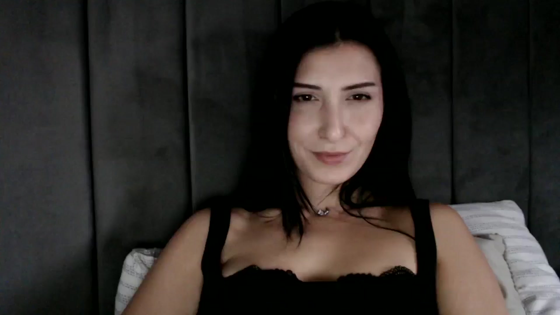 Gallery image thumbnail from Yara_77's myfreecams stream on, 12/03/2025, 12:03 image 16 of 20